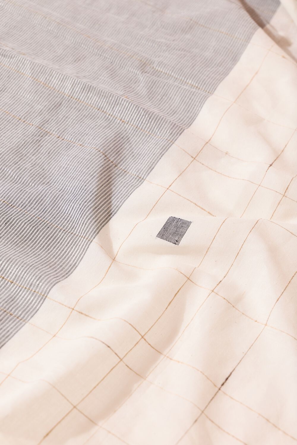 Off White Bengal Pure Cotton Jamdani Saree image number null