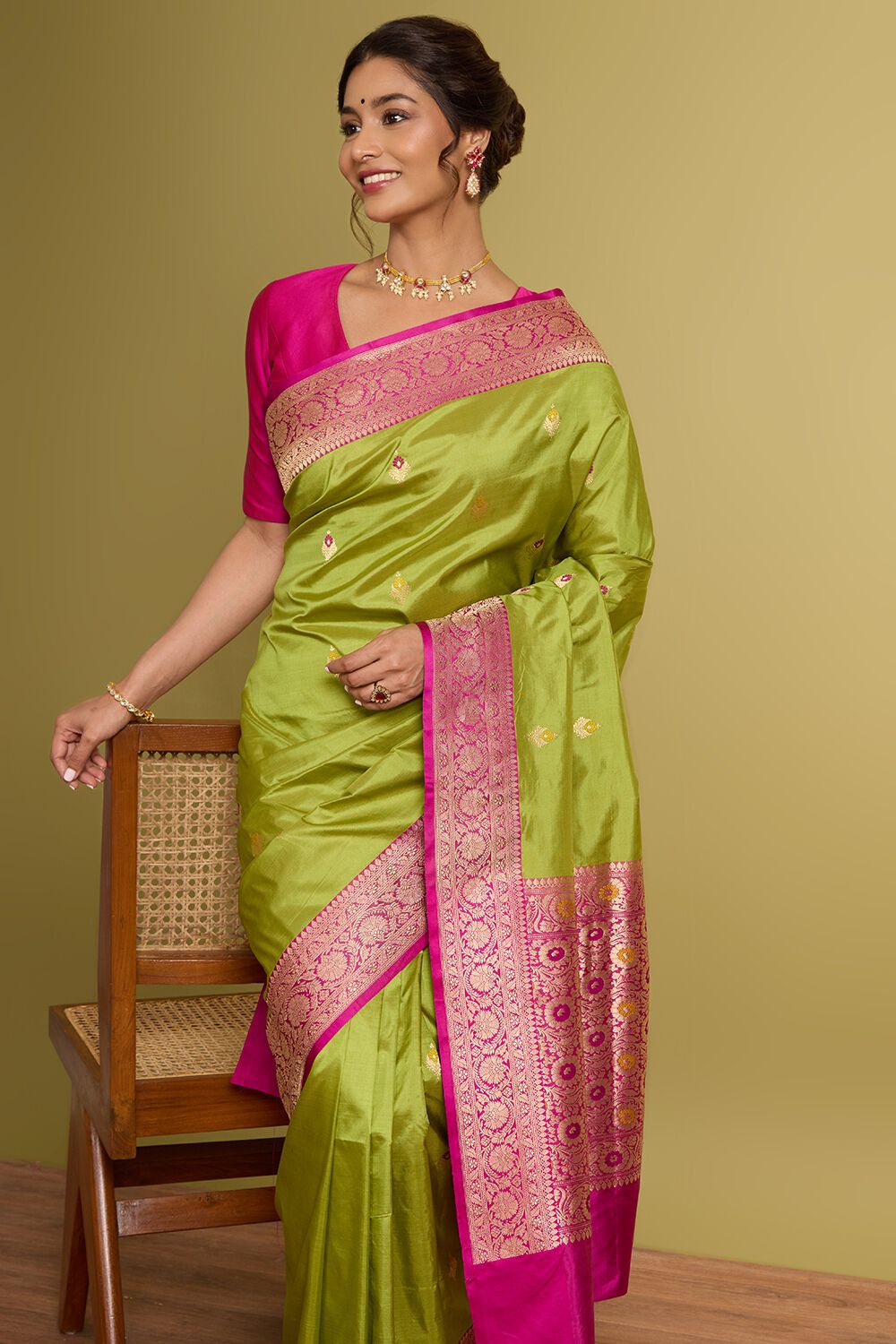 Green Pure Silk Kadwa Banarasi Saree image number null