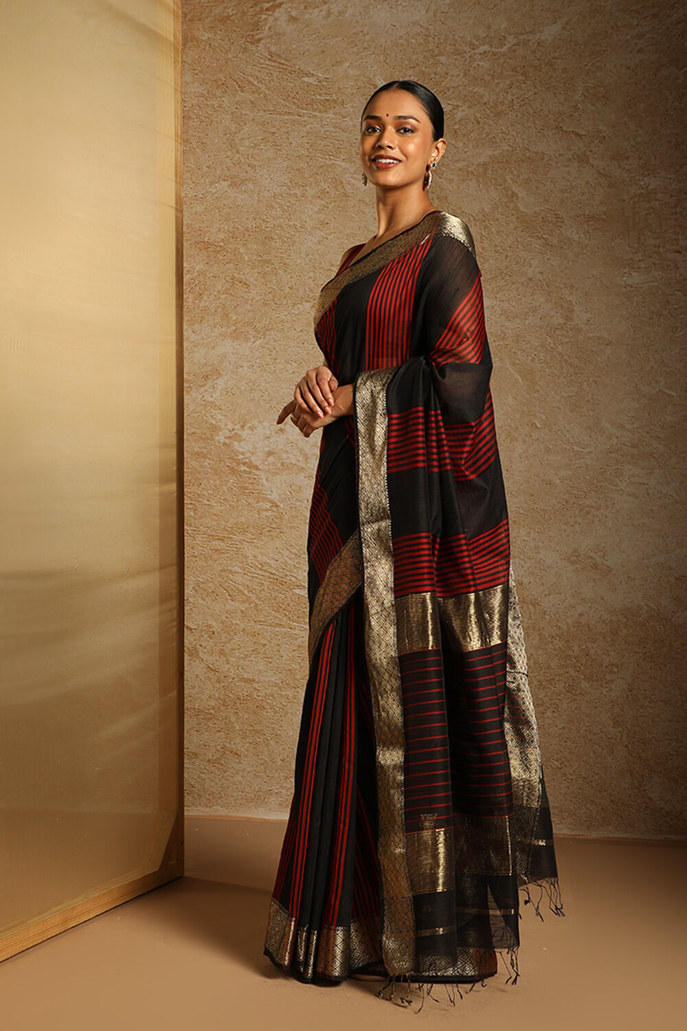 Black Pure Silk Cotton Woven Maheshwari Saree image number null