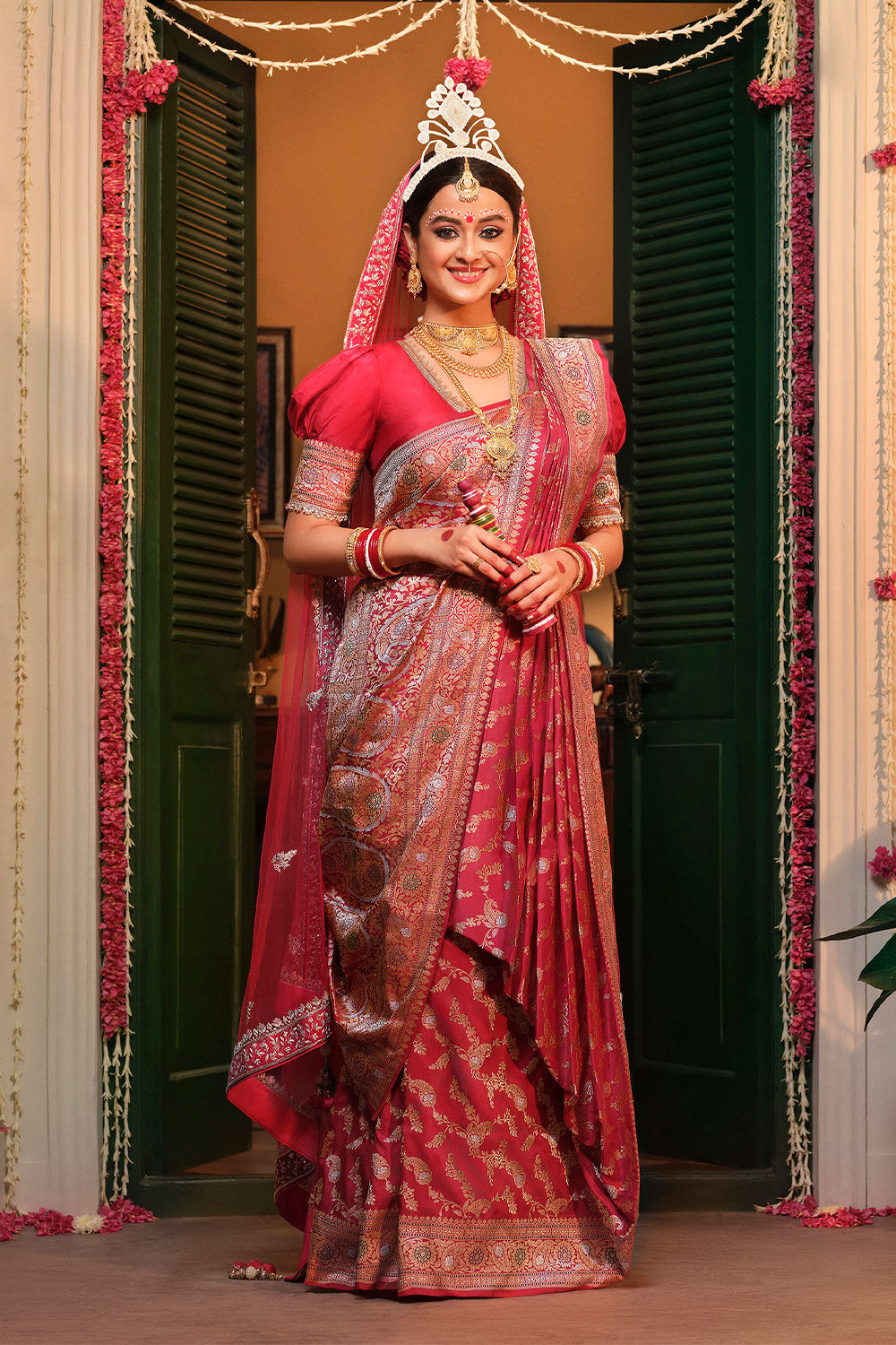 Red Pure Silk Kadwa Banarasi Saree image number null