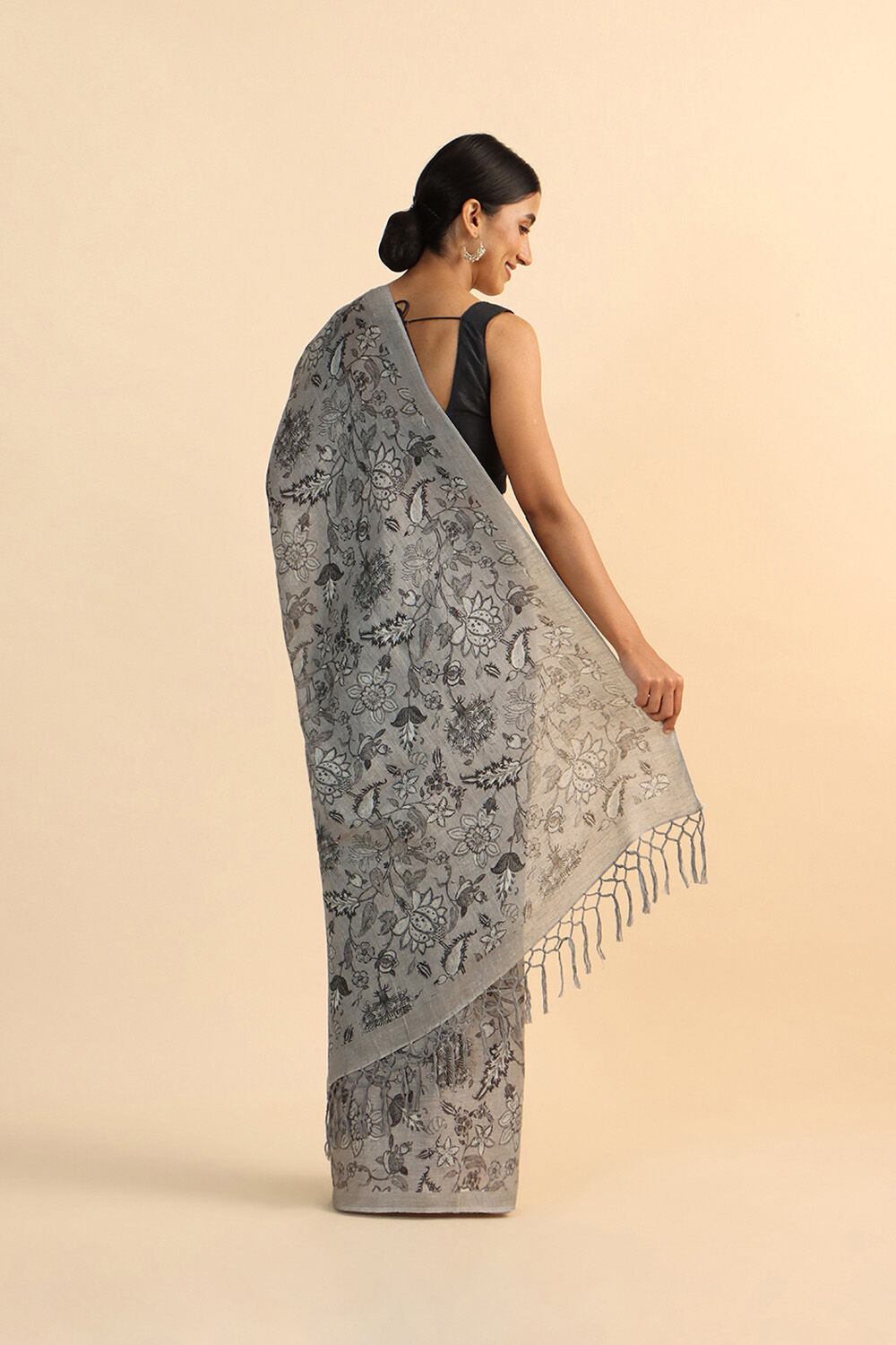 Grey Pure Linen Digital Printed Saree image number null