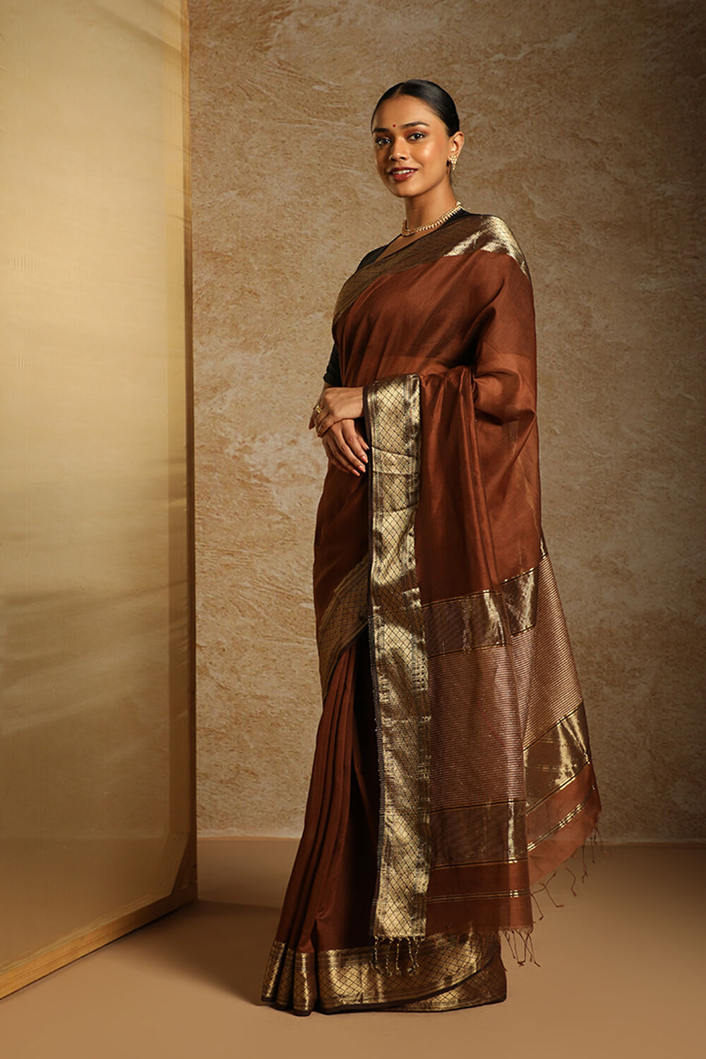 Brown Woven Pure Silk Cotton Maheswari Saree image number null