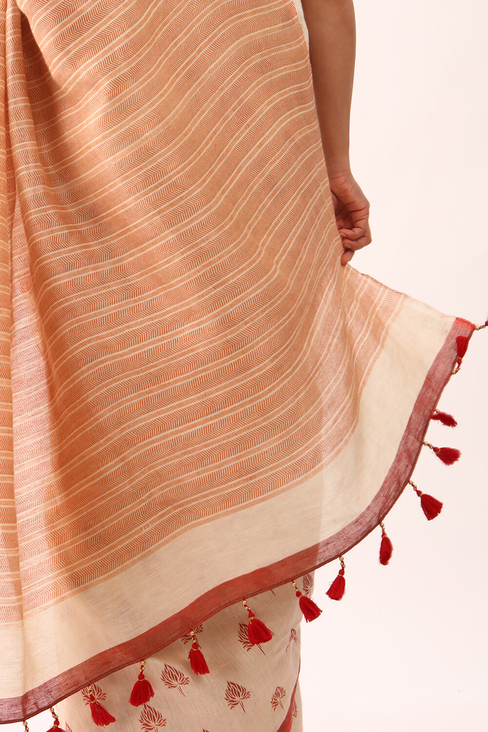 Off White Tissue Linen Screen Printed Saree image number null