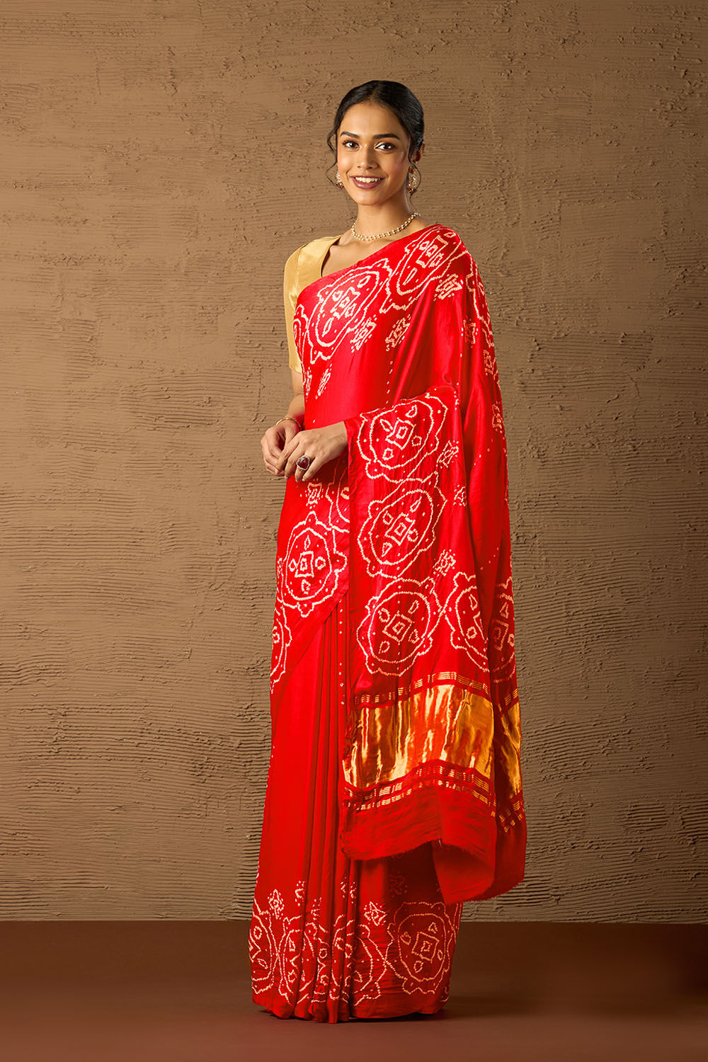 Red Gujarat Pure Silk Tie & Dye Bandhani Saree image number null