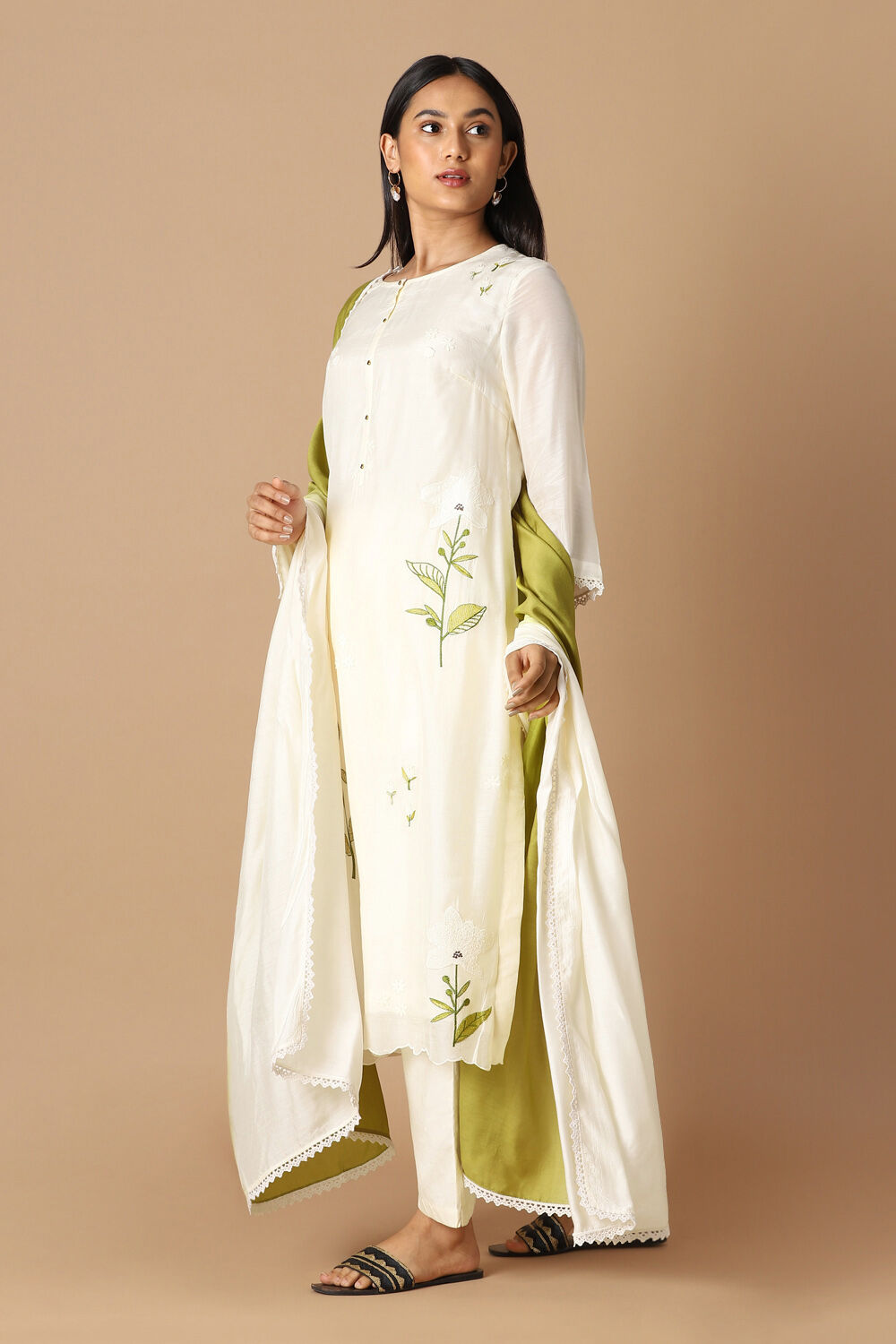 Offwhite Embroidered Kurta Set image number null