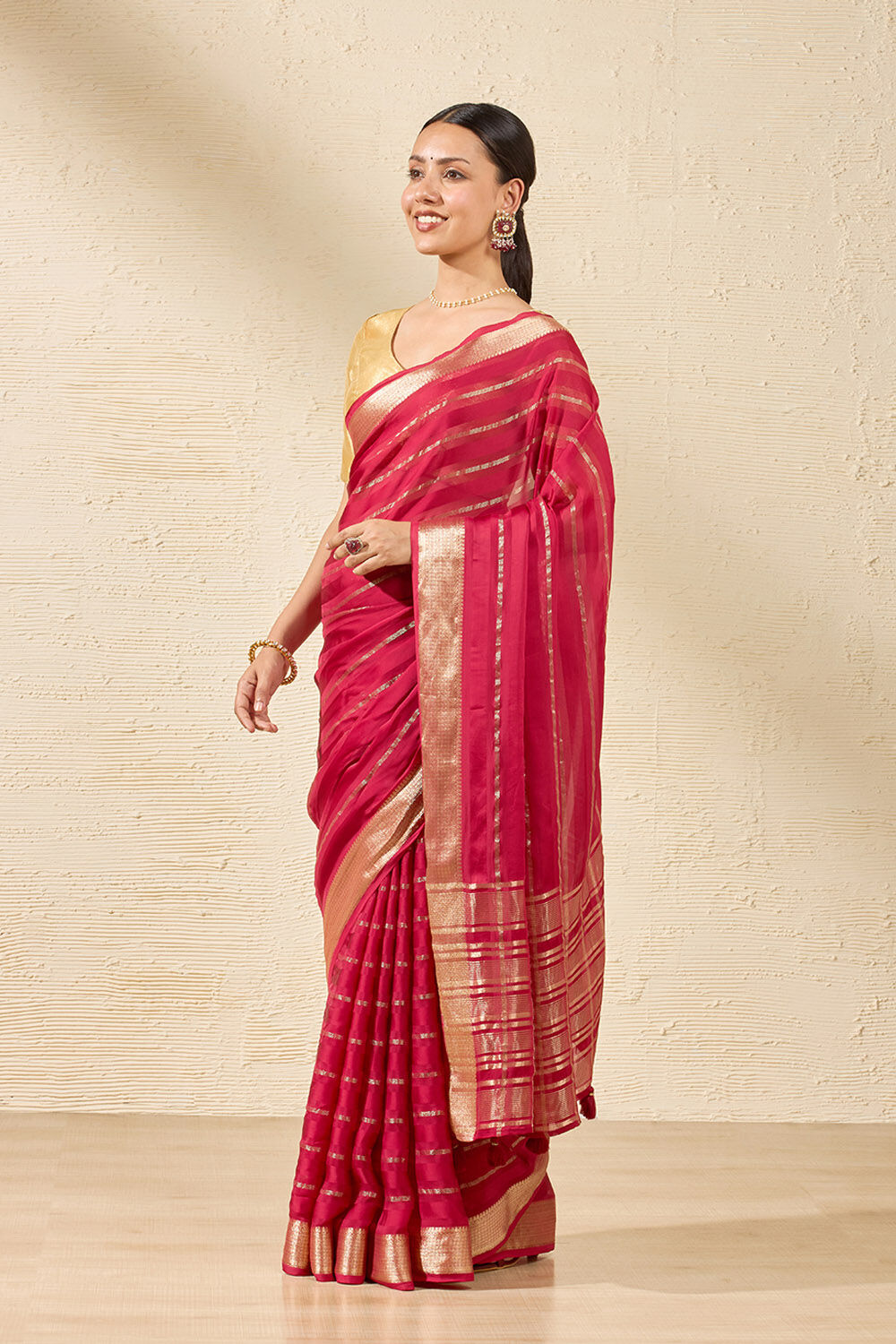 Red Contemporary Viscose Woven Saree image number null