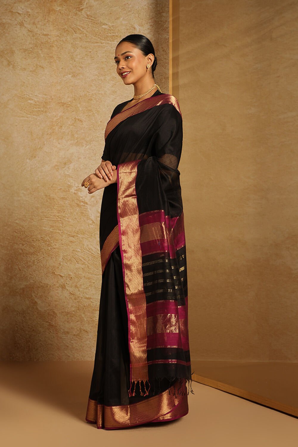 Black Pure Silk Cotton Woven Maheshwari Saree image number null