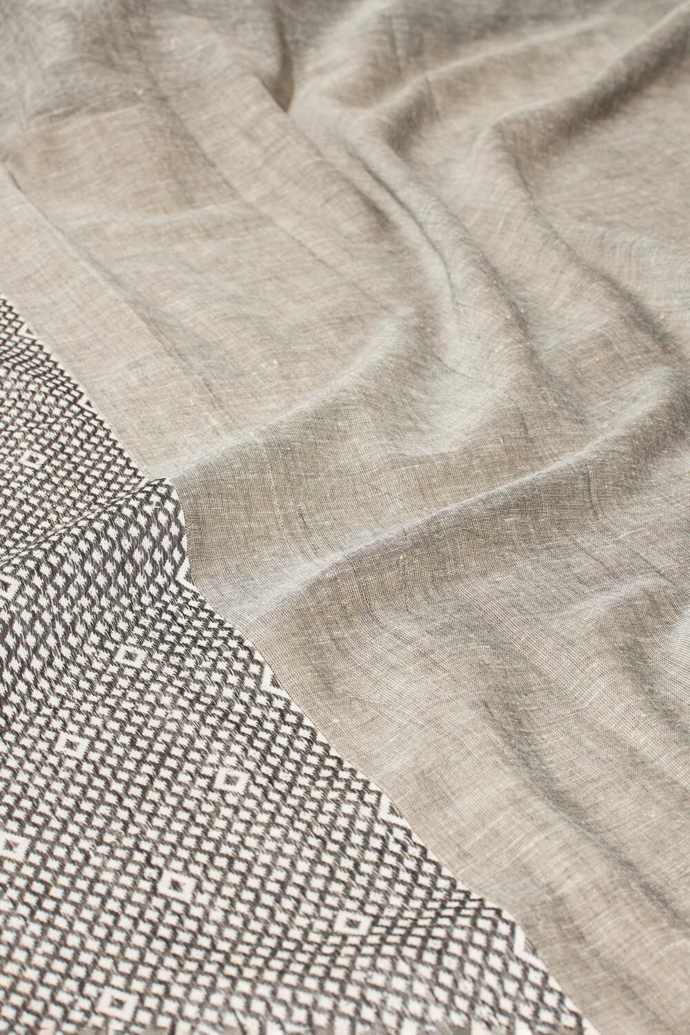 Grey Woven Pure Cotton Bengal Saree image number null