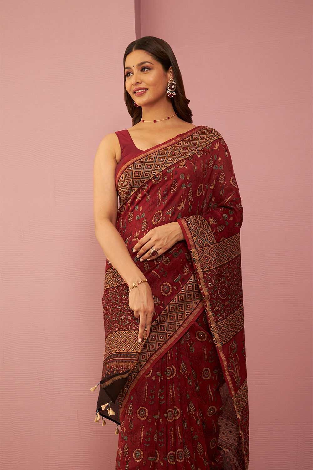 Red Gujarat Pure Silk Cotton Printed Embroidery Saree image number null