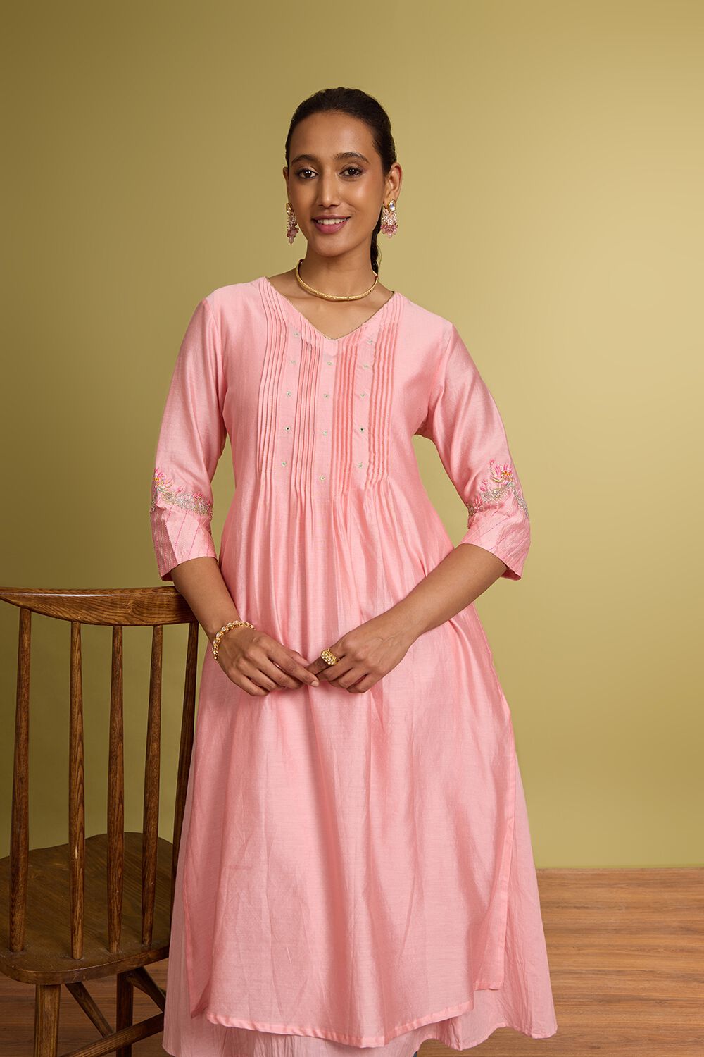 Light Pink Pure Silk Cotton Embroidered Kurta with Slip image number null