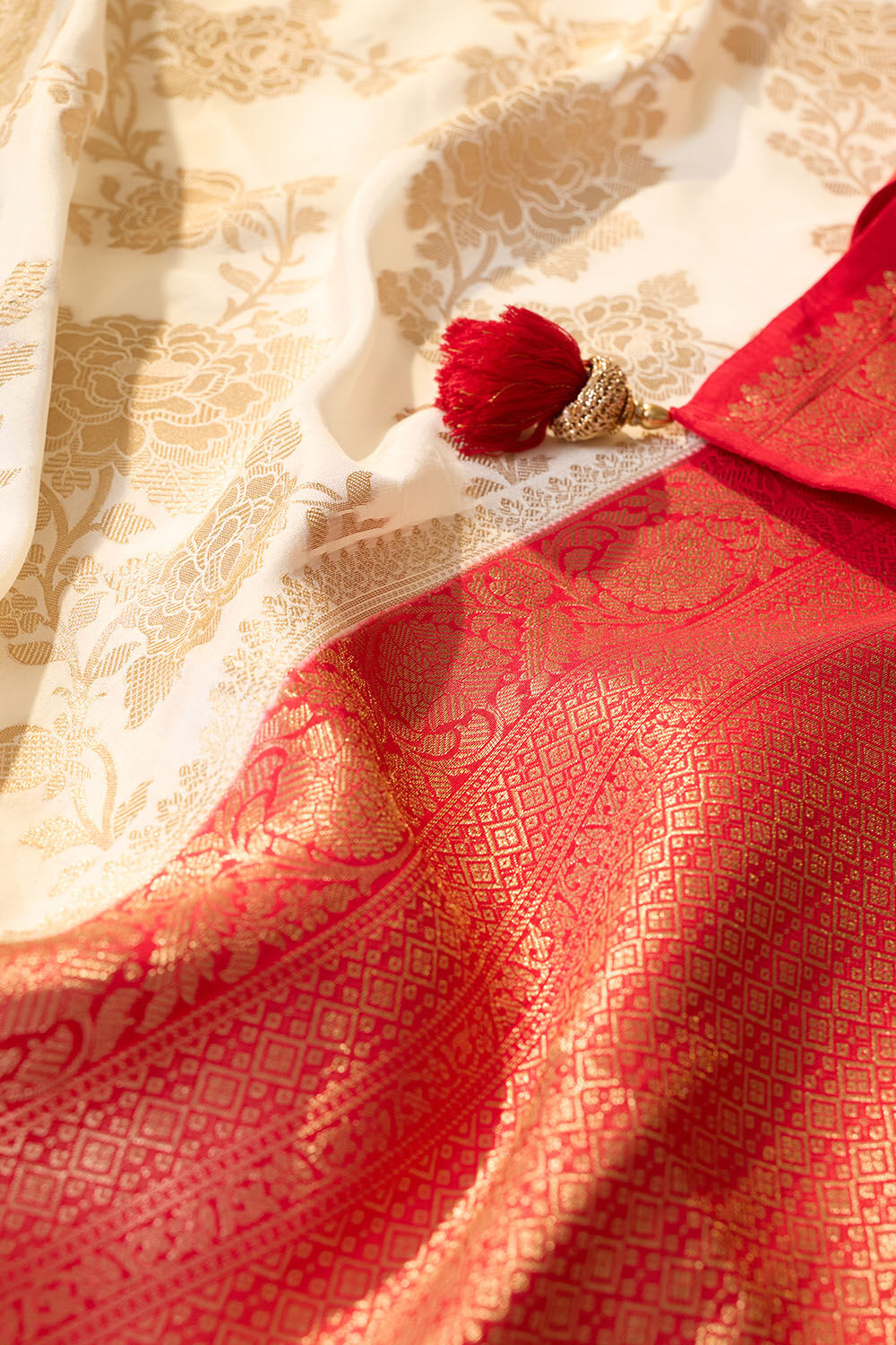 Off White Woven Viscose Saree image number null
