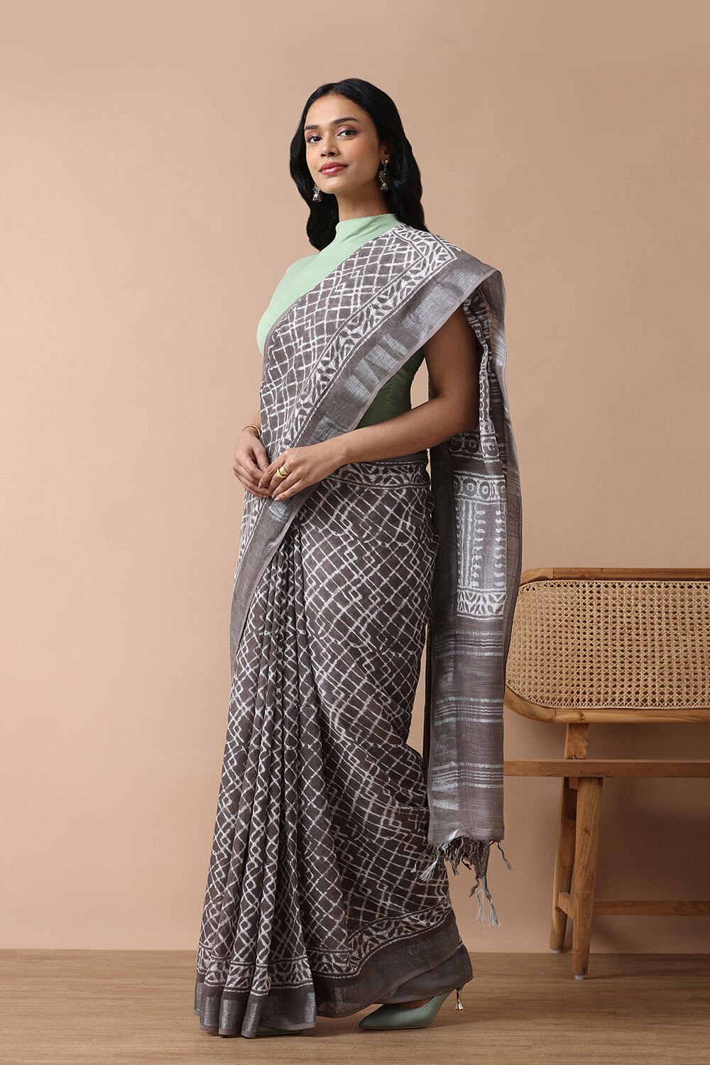 Grey Cotton Viscose Contemporary Block Printed Saree image number null