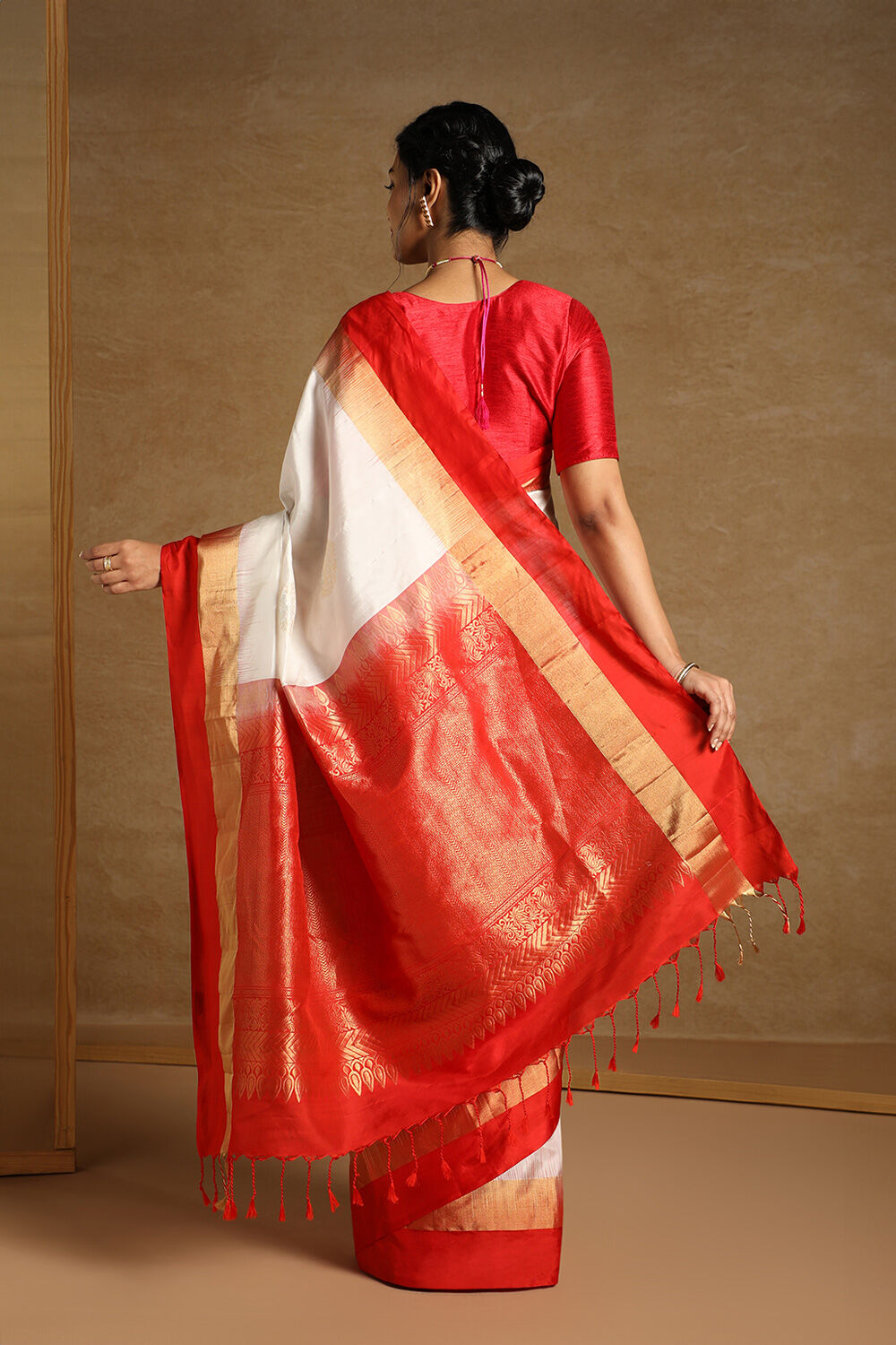 Off White Pure Soft Silk Saree image number null