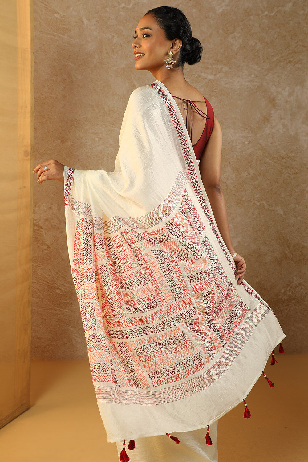 Off-White Bengal Pure Silk Kantha Embroidered Saree image number null