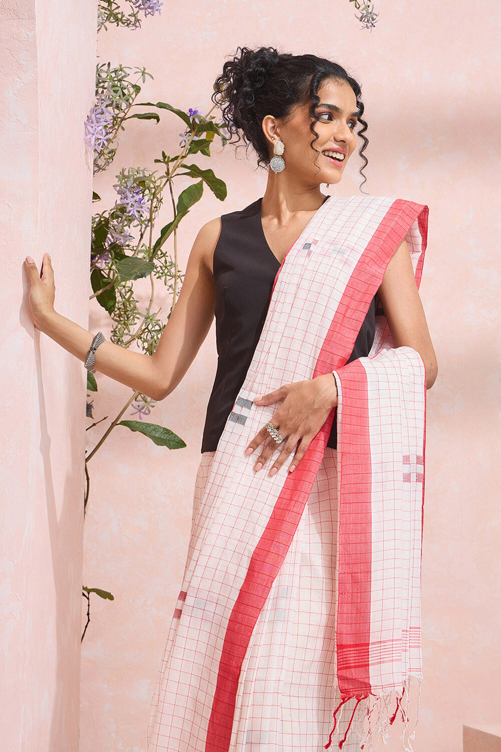 Off White Bengal Pure Cotton Jamdani Saree image number null