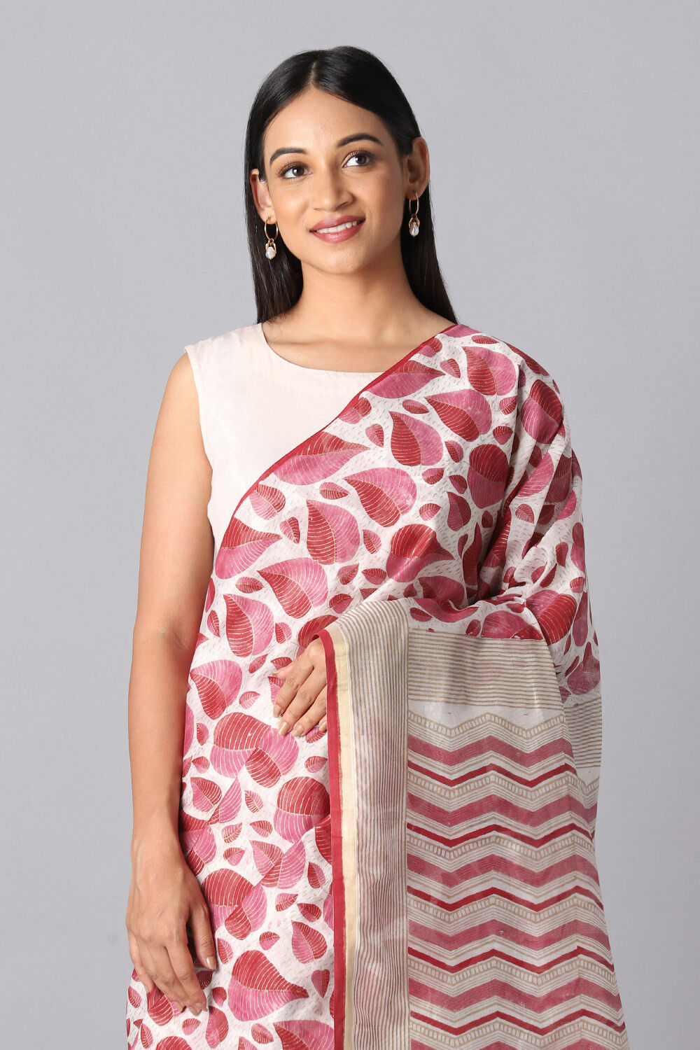 Off White and Red Pure Silk Cotton Hand Printed Saree image number null