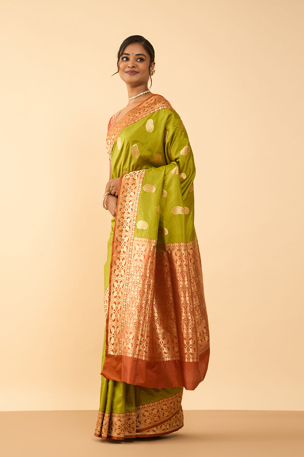 Green Pure Silk Kadwa Banarasi Saree image number null