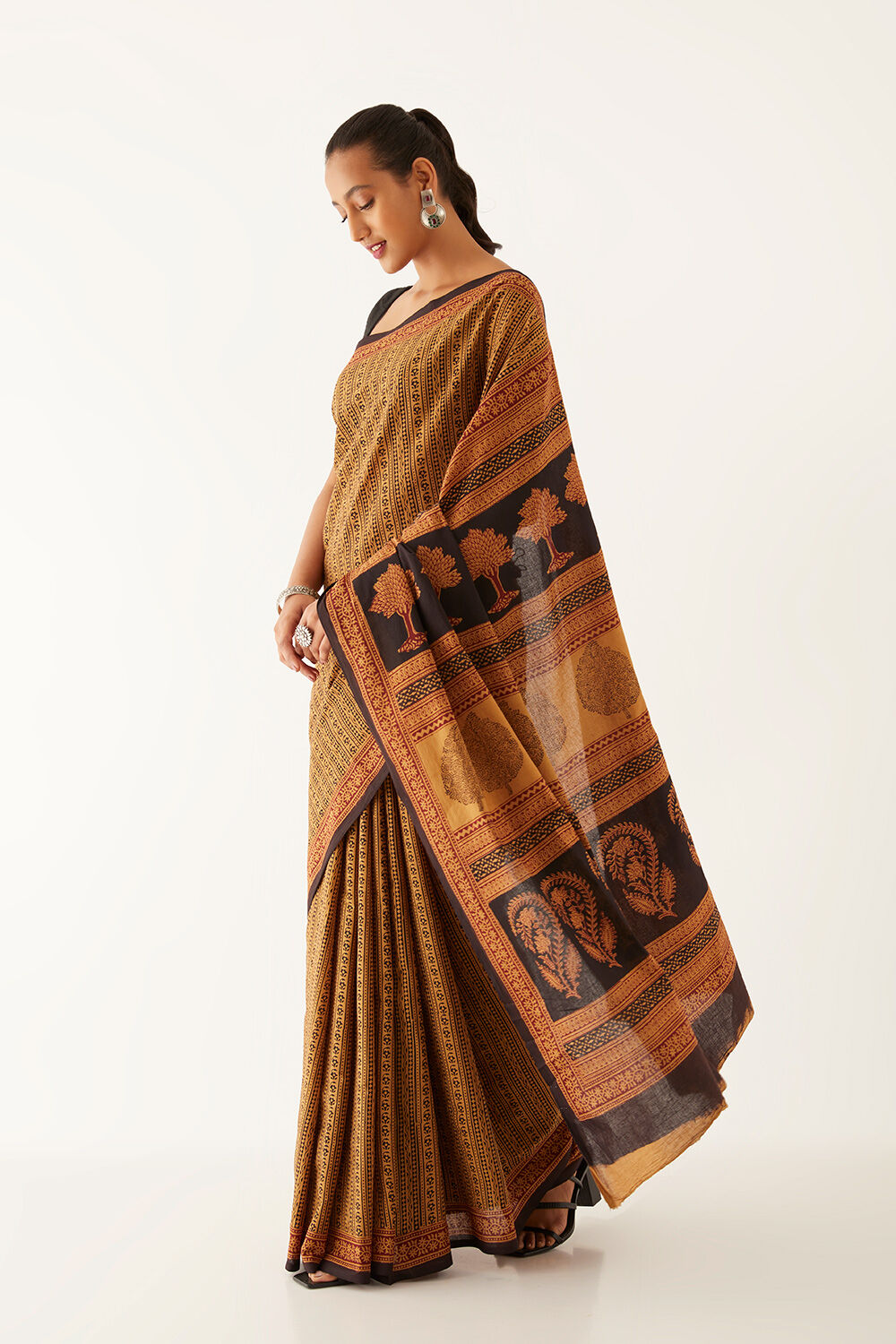 Beige Pure Cotton Bagh Printed Saree image number null