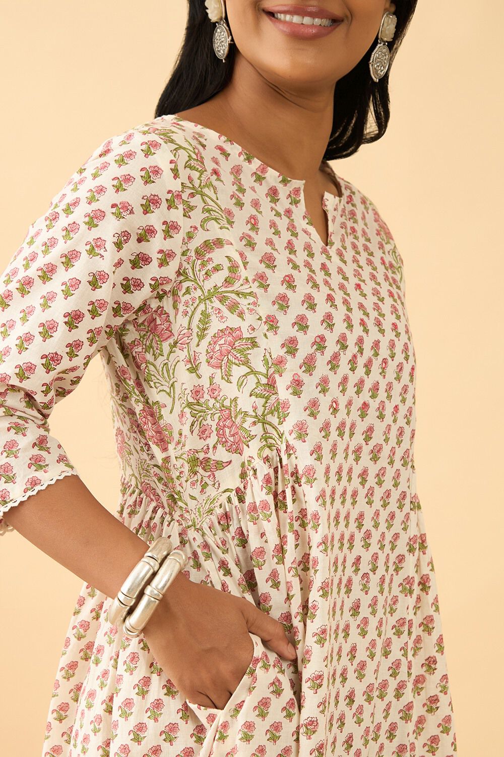 Off White Printed Sanganeri Pure Cotton Kurta Set image number null