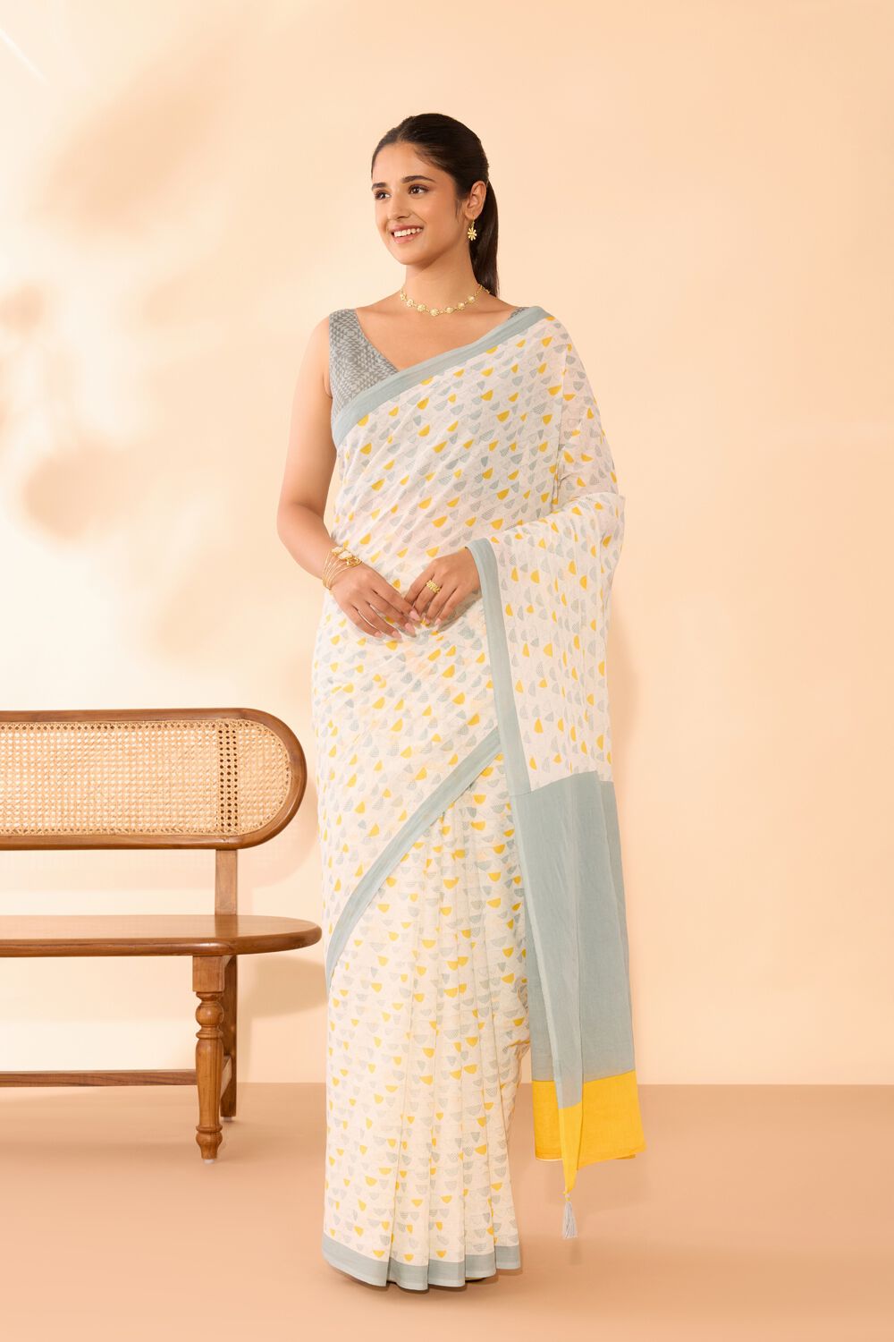 Off White Screen Printed Bengal Mulmul Saree image number null