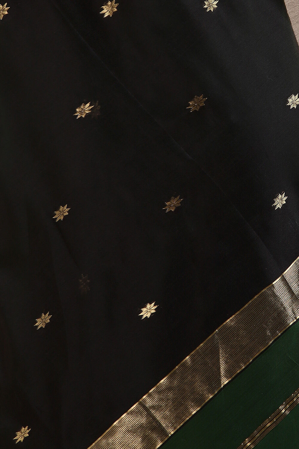 Dark Green Pure Silk Cotton Maheswari Saree image number null
