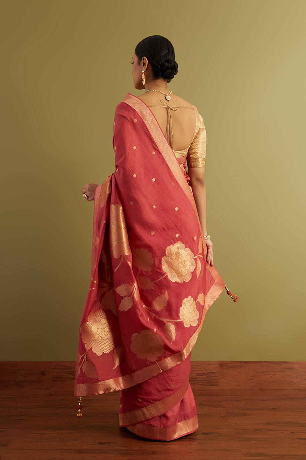 Red Woven Viscose Luxe Saree image number null
