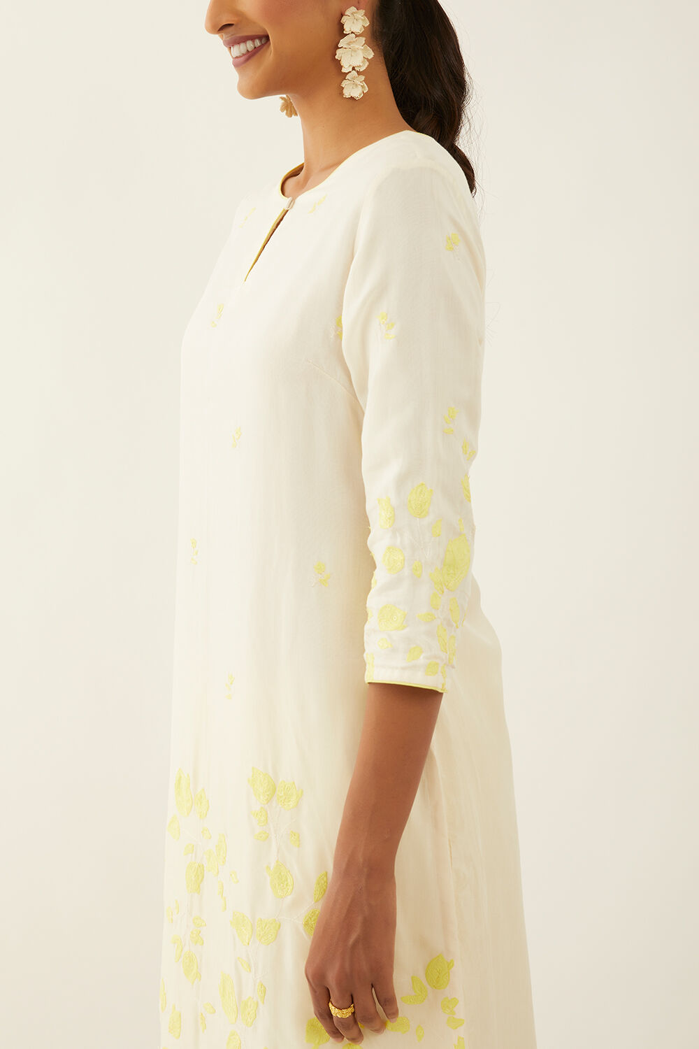 Off White Viscose Embroidered Kurta image number null