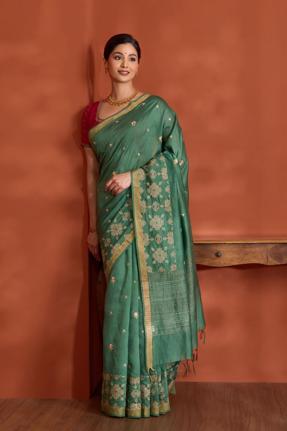 Dark Green Bengal Pure Silk Linen Embroidered Saree image number null