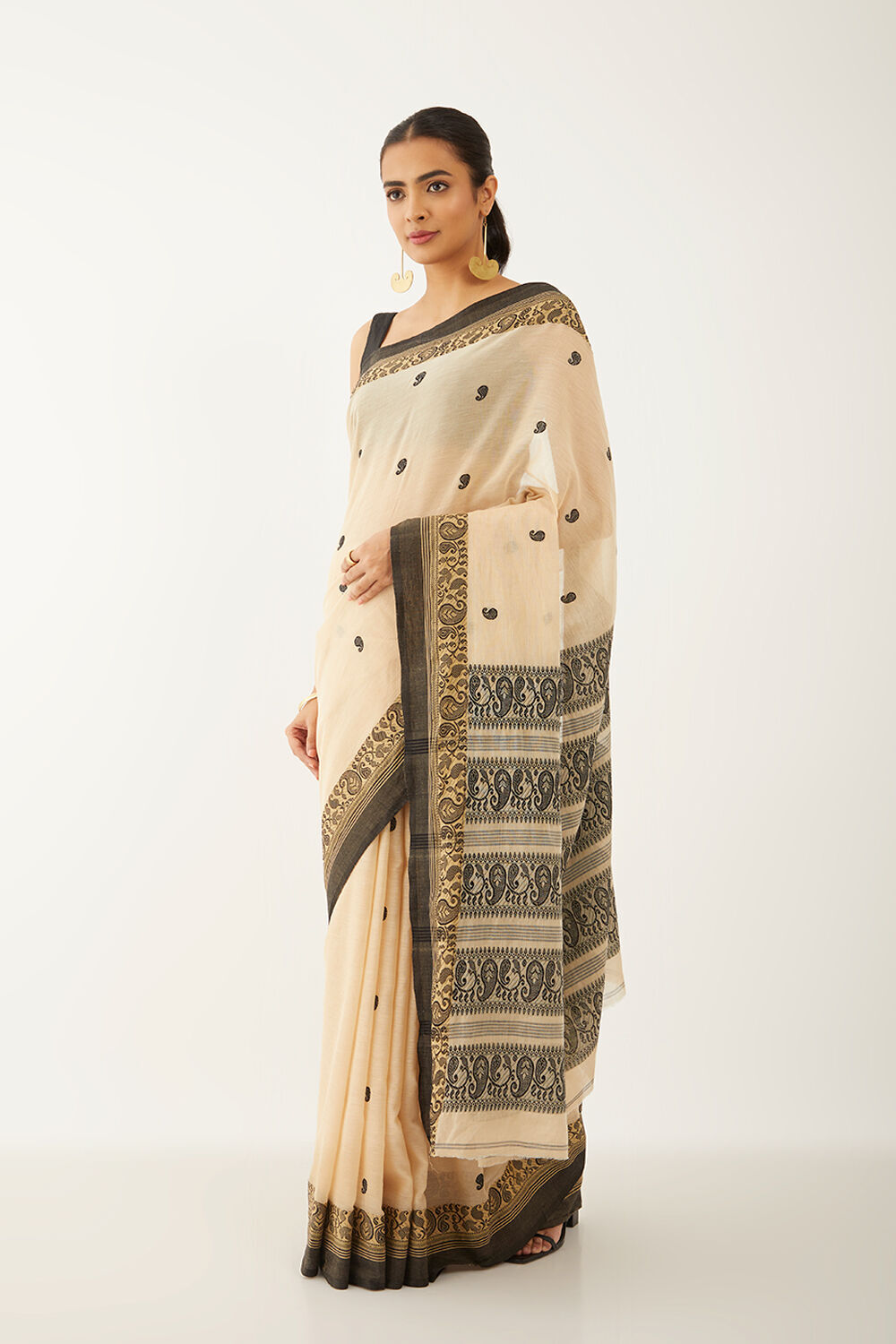 Beige Pure Cotton Woven Design Bengali Saree image number null