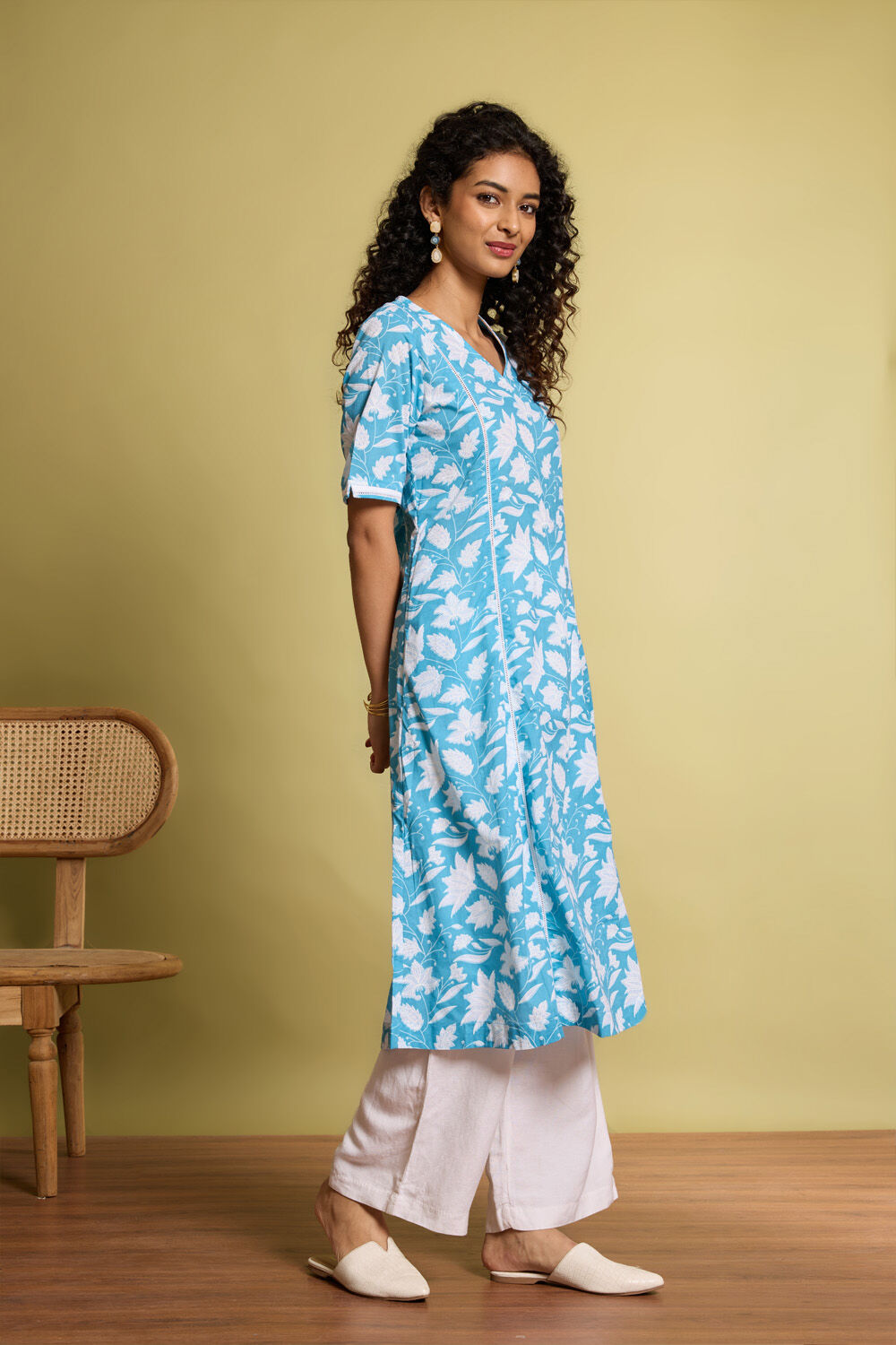 Blue Screen Printed Pure Cotton Kurta image number null