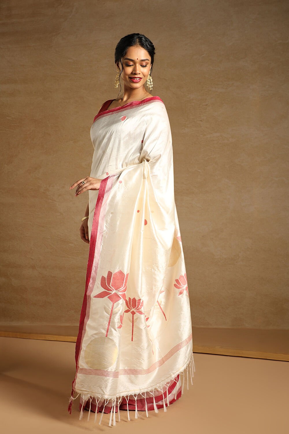 Off White Bengali Pure Silk Jamdani Saree image number null