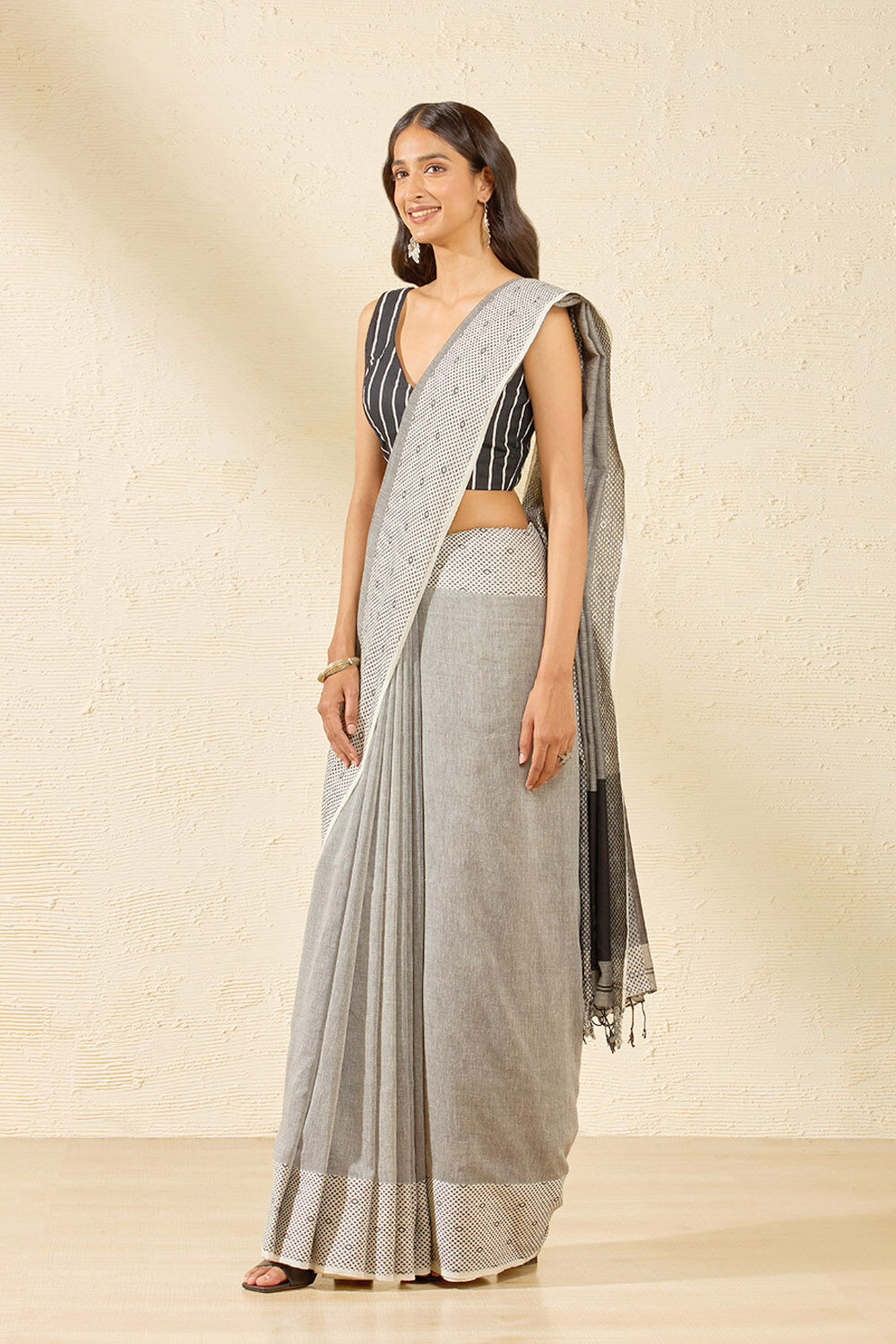 Grey Woven Pure Cotton Bengal Saree image number null