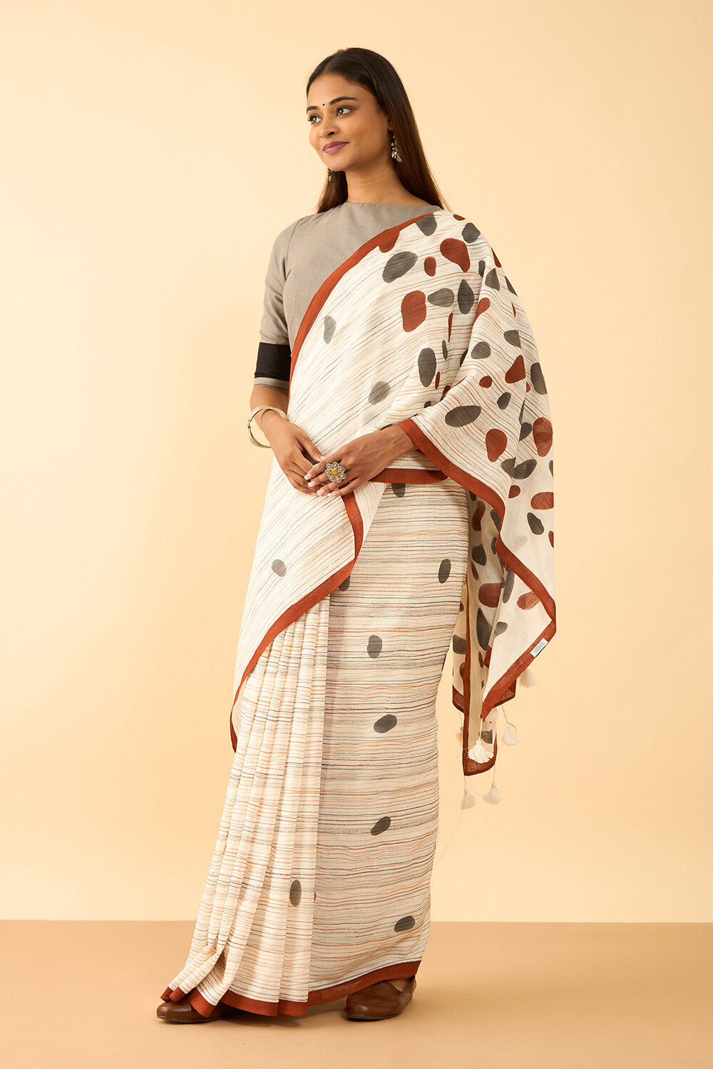 Off White Maharashtra Hand Painted Khadi Cotton Saree image number null