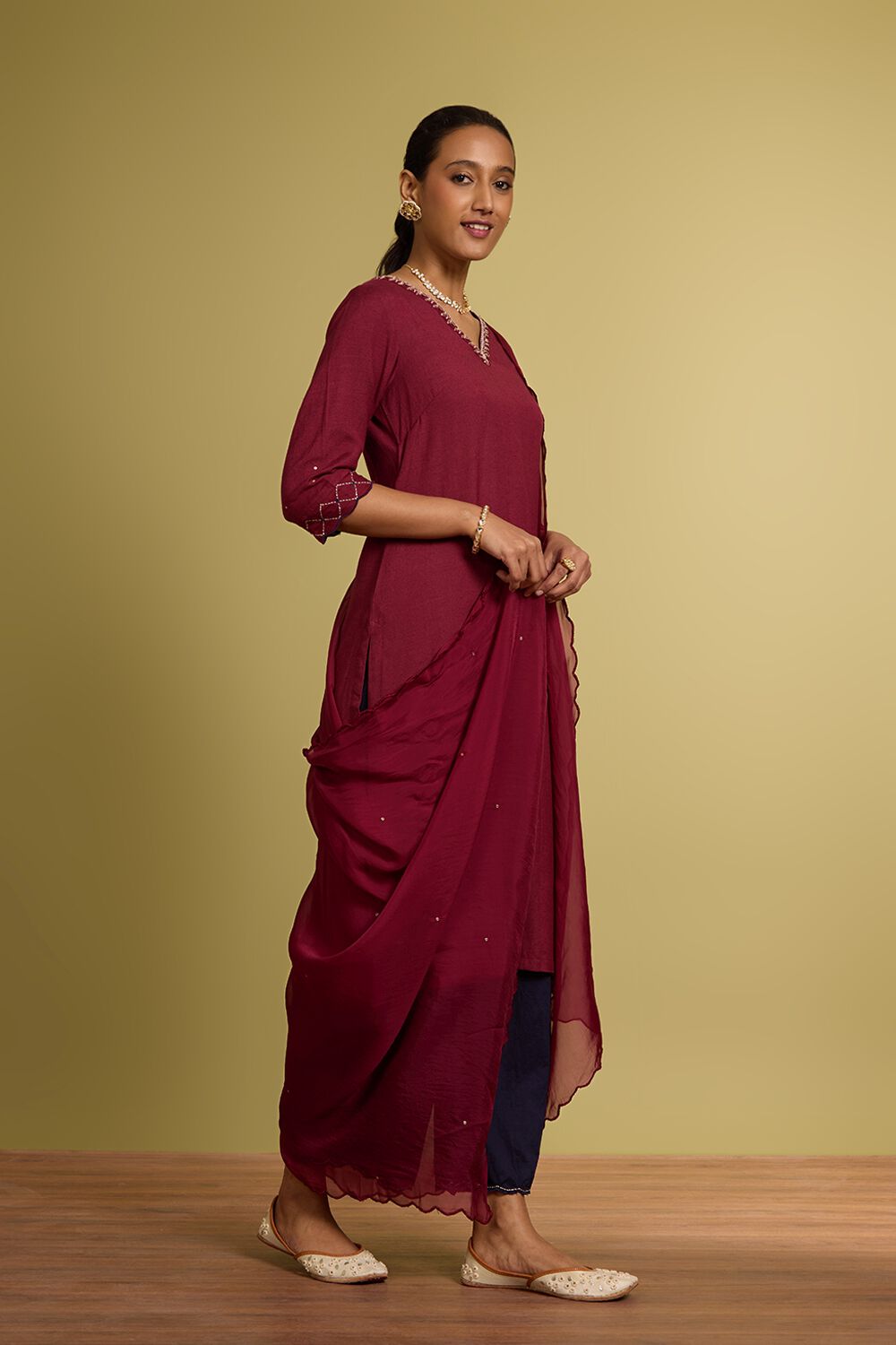 Maroon Viscose Cotton Linen Embroidered Kurta Set image number null