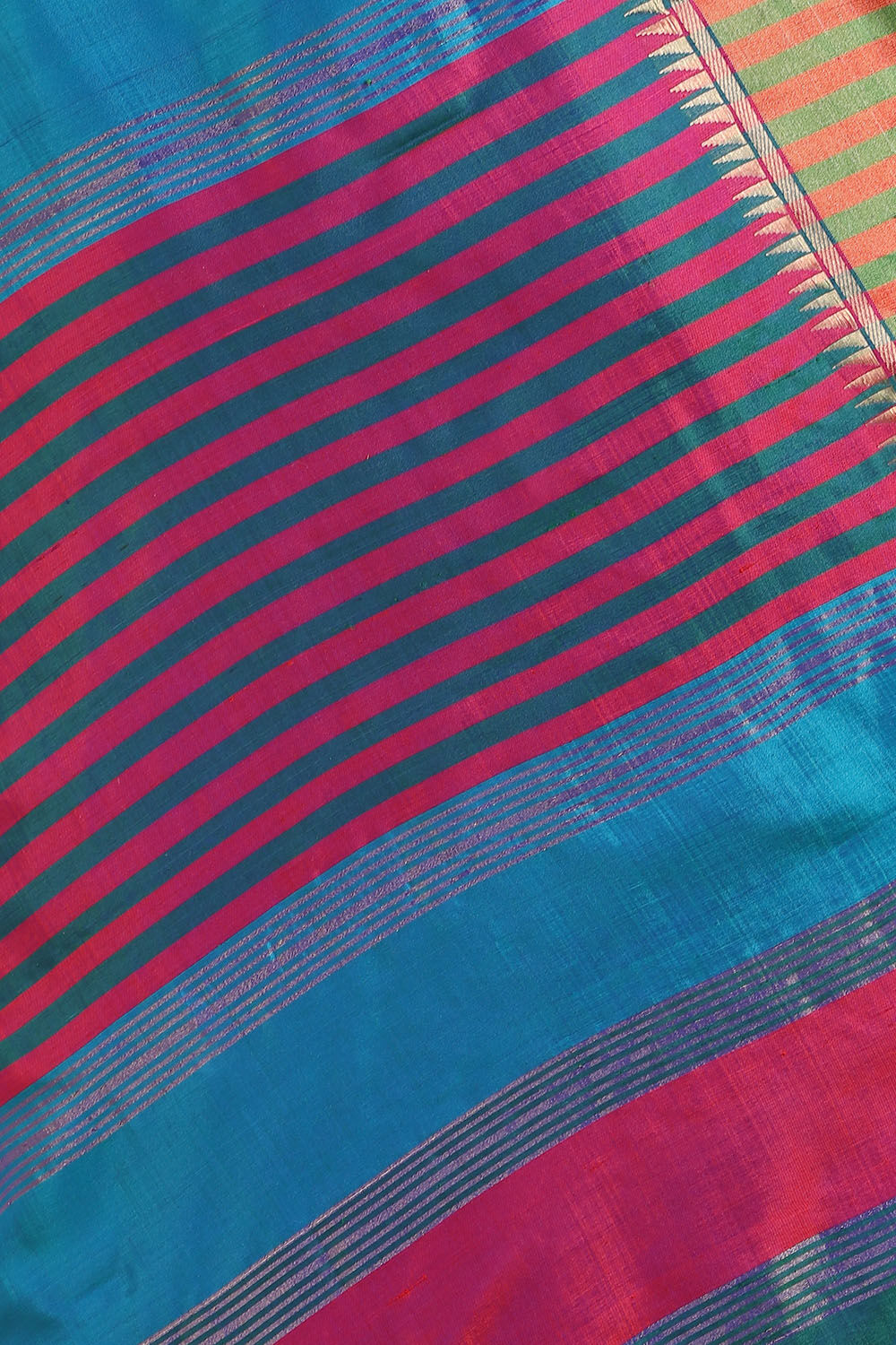 Dark Green Pure Silk Woven Saree image number null