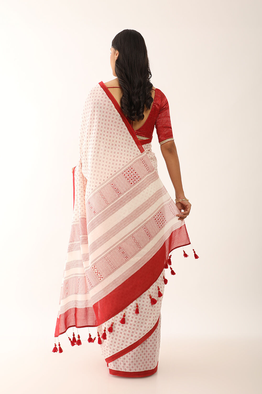 Off White Screen Printed Pure Cotton Saree image number null