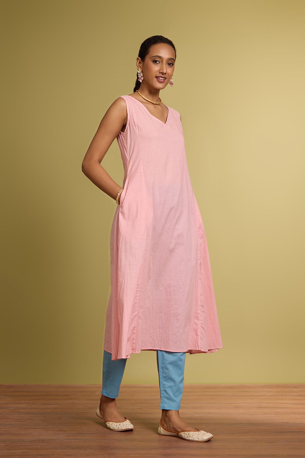 Light Pink Pure Silk Cotton Embroidered Kurta with Slip image number null