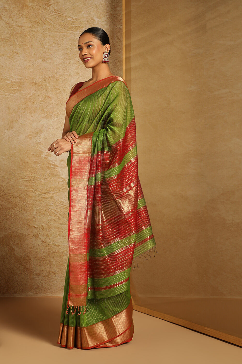 Green Pure Silk Cotton Woven Maheshwari Saree image number null
