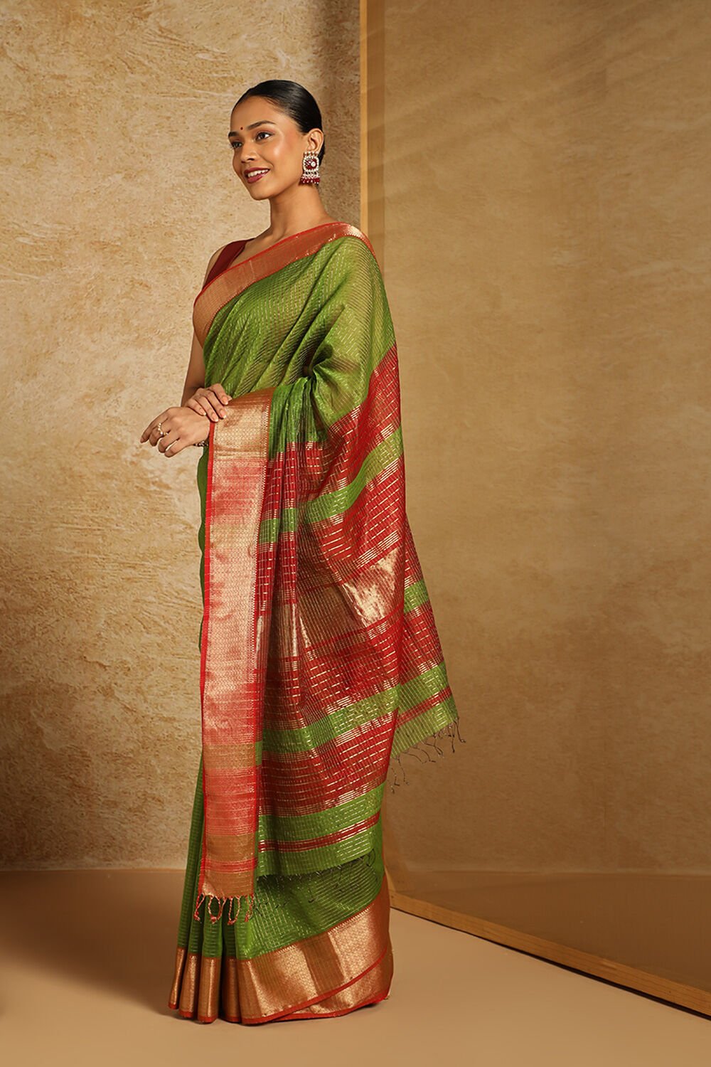 Green Pure Silk Cotton Woven Maheshwari Saree image number null