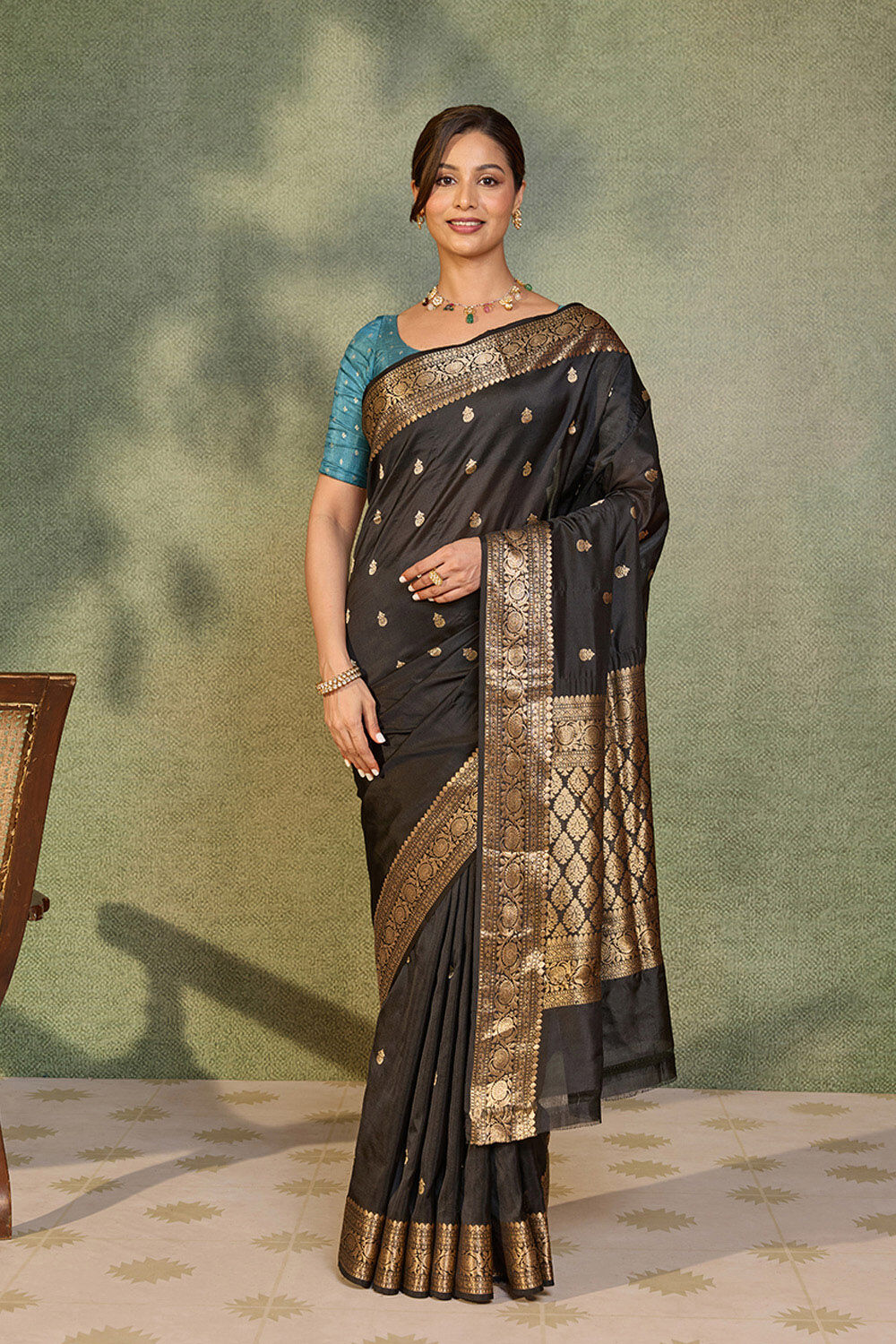 Black Silk Viscose Kadwa Banarasi Saree image number null
