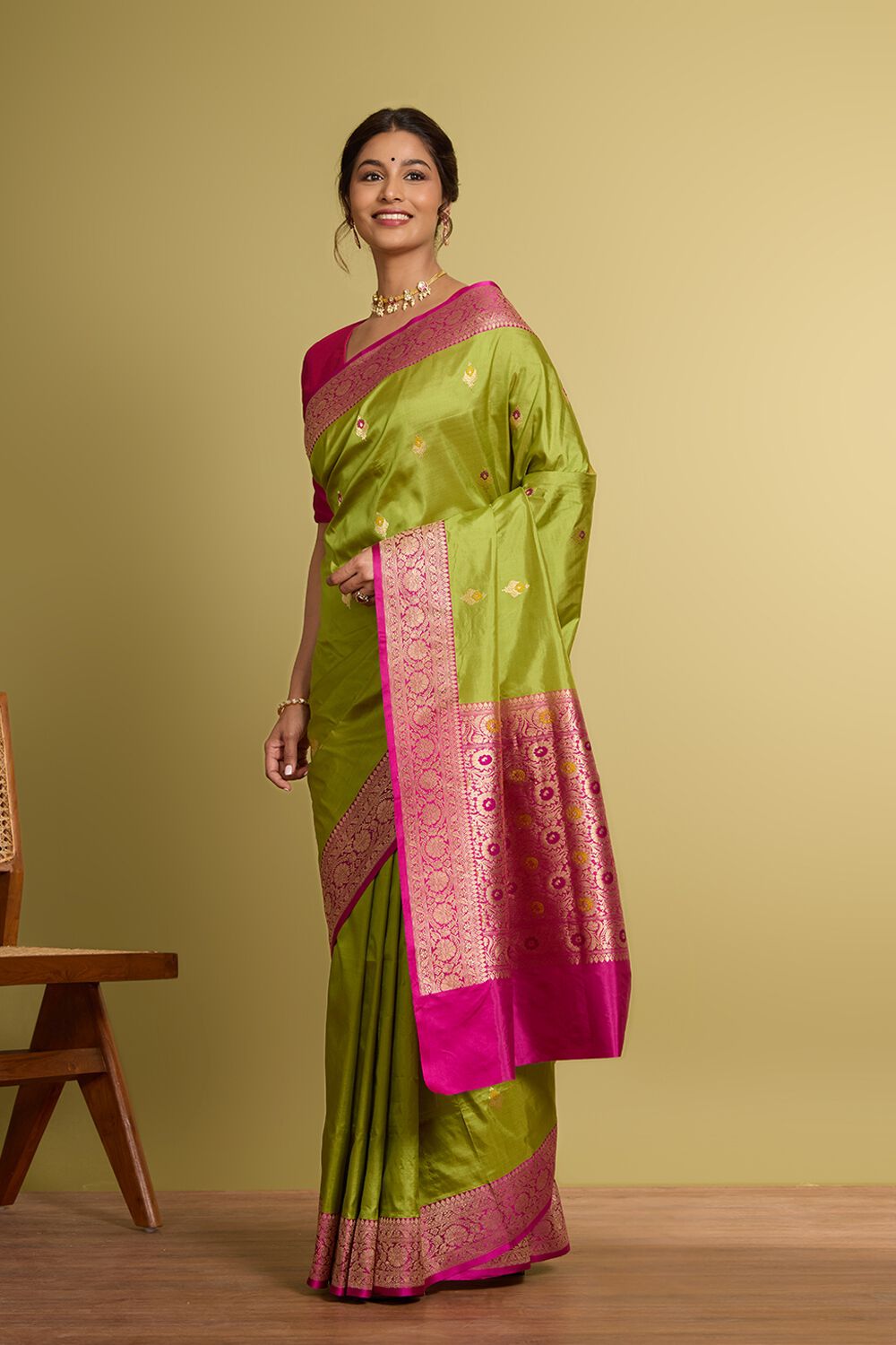 Green Pure Silk Kadwa Banarasi Saree image number null