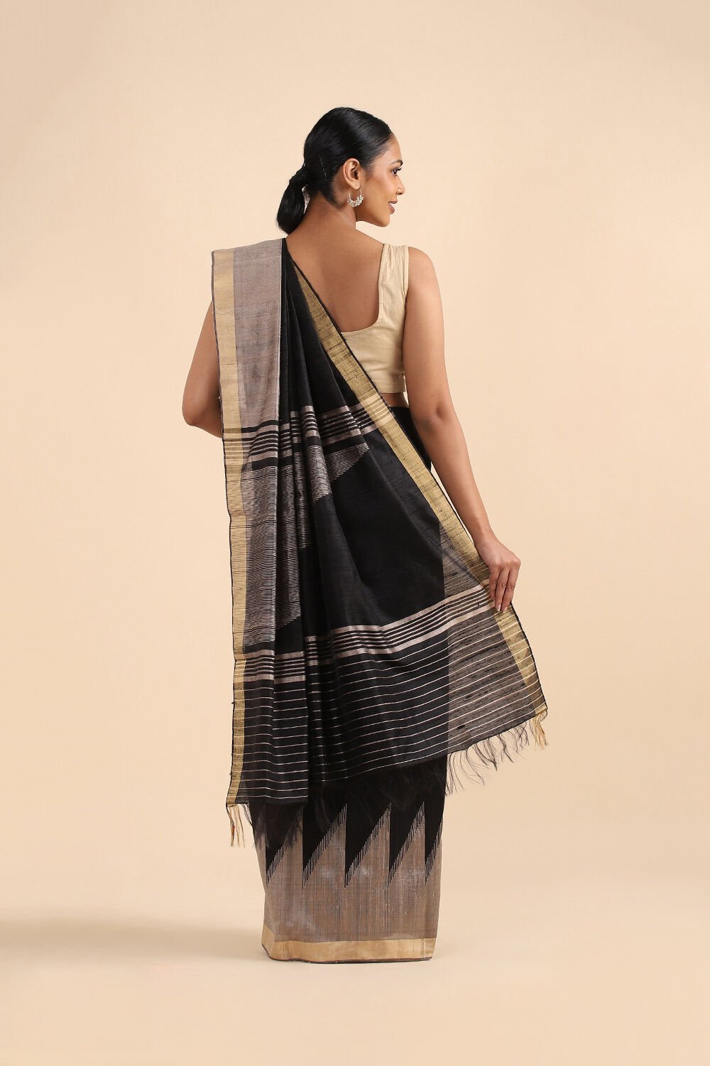 Black Pure Silk Woven Saree image number null