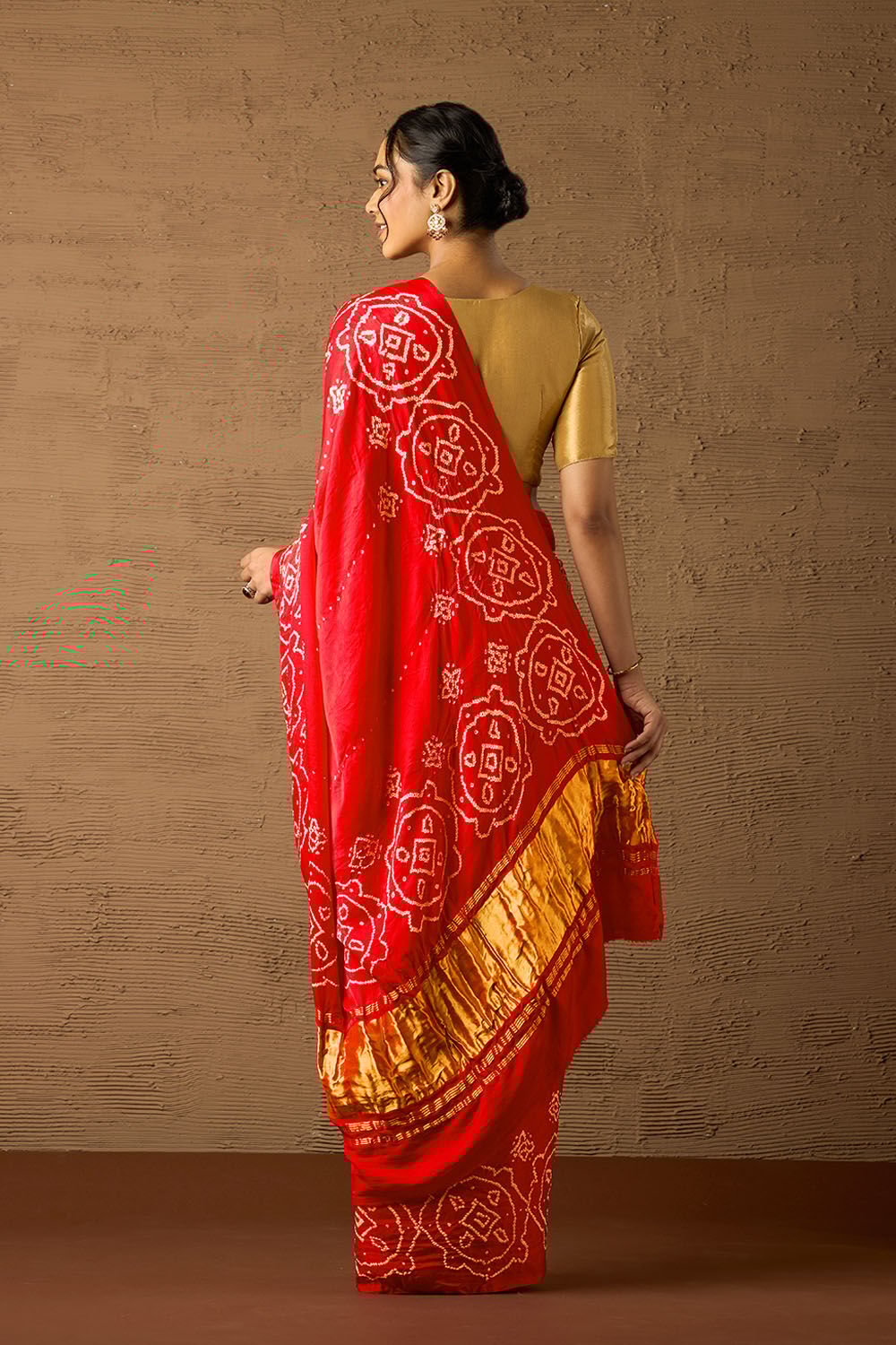 Red Gujarat Pure Silk Tie & Dye Bandhani Saree image number null