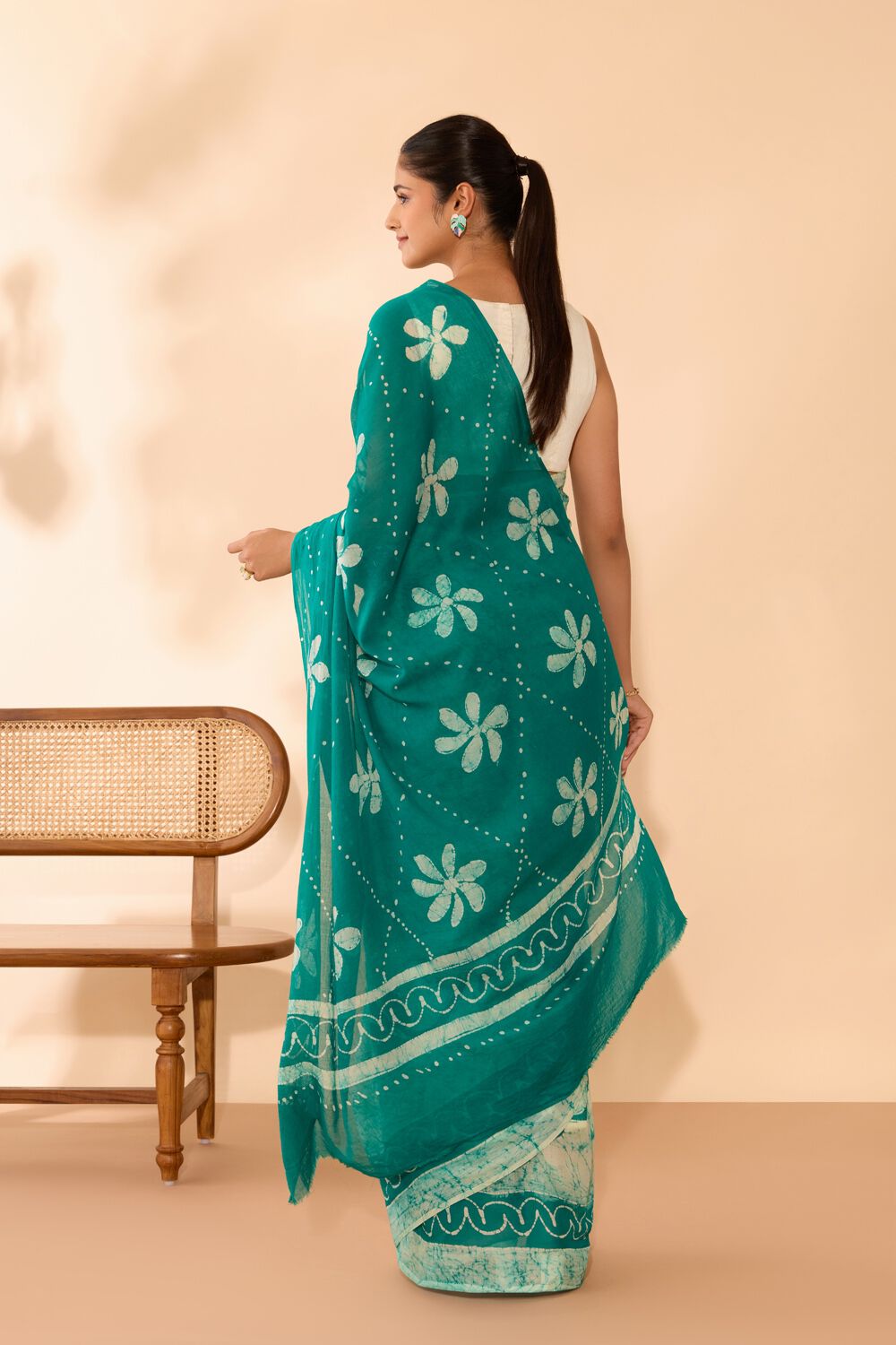 Green Ujjain Pure Cotton Batik Saree image number null