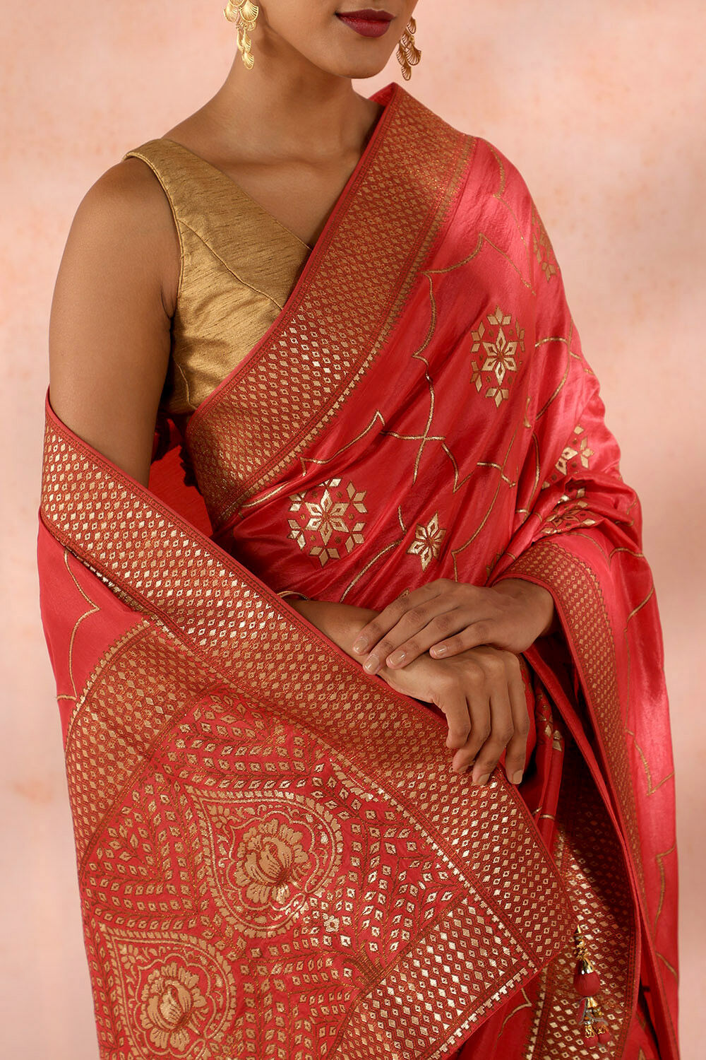 Red Contemporary Viscose Luxe Woven Saree image number null