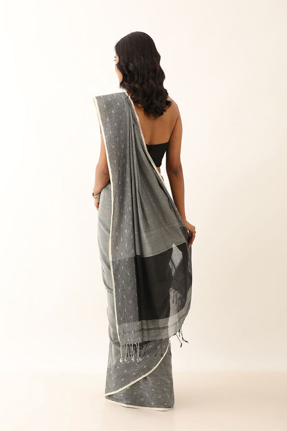 Grey Pure Cotton Woven Bengali Saree image number null