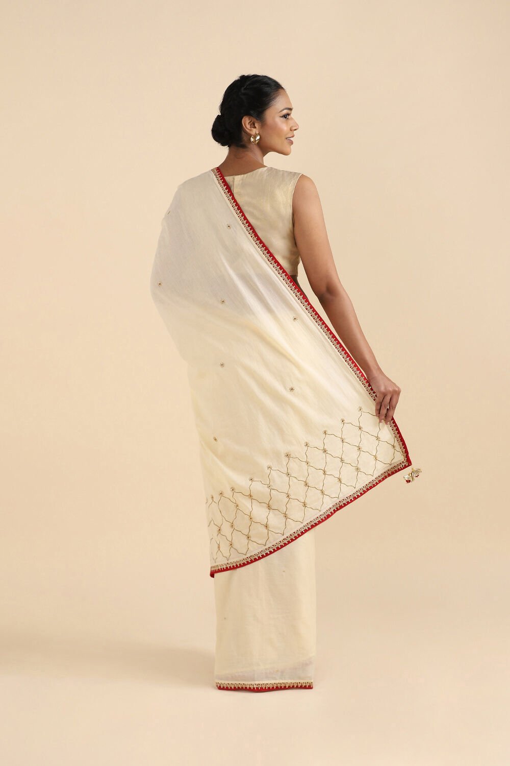 Beige Pure Cotton Embroidered Saree image number null