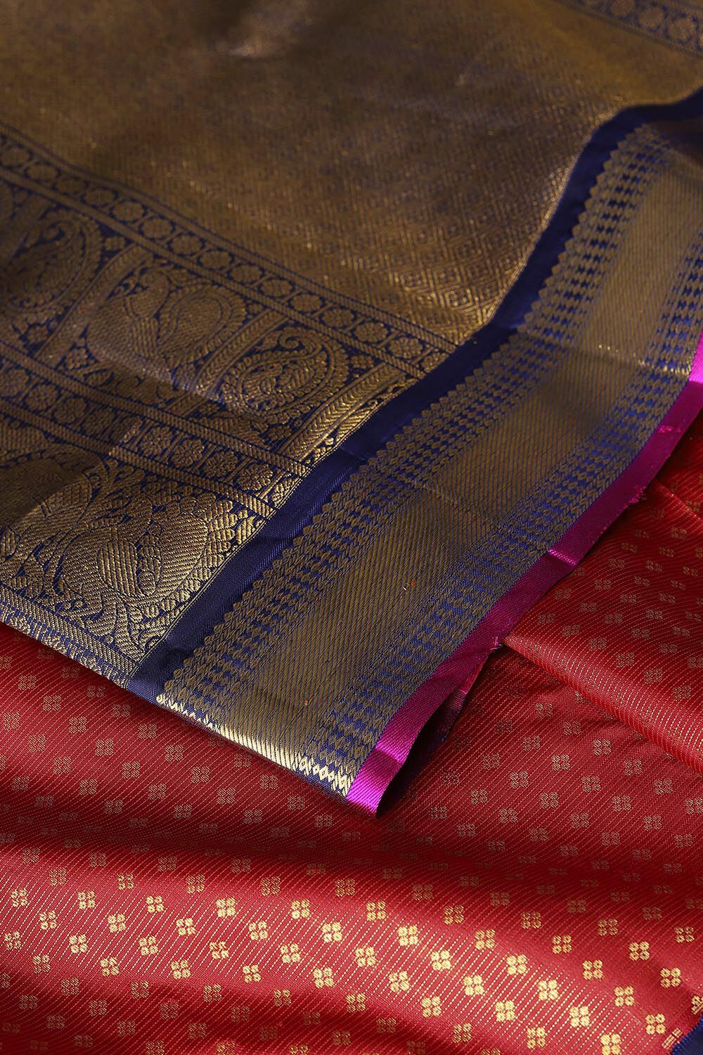 Crimson Red Vaira Oosi Pure Silk Kanjivaram Saree image number null