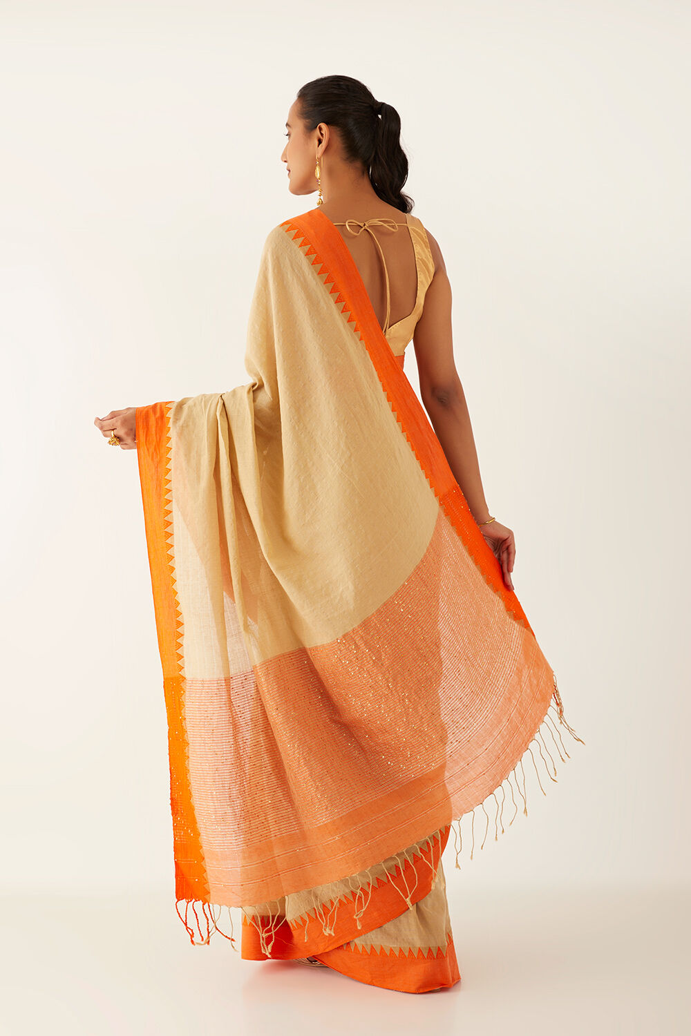 Beige Pure Cotton Woven Bengali Saree image number null