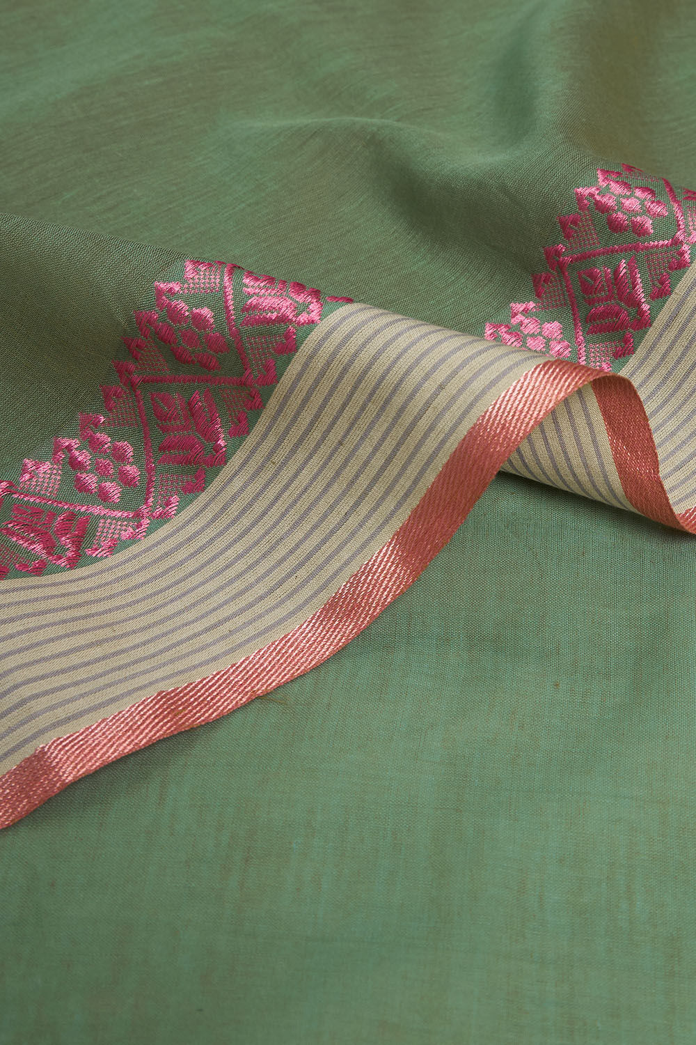 Green Woven Pure Cotton Bengal Saree image number null